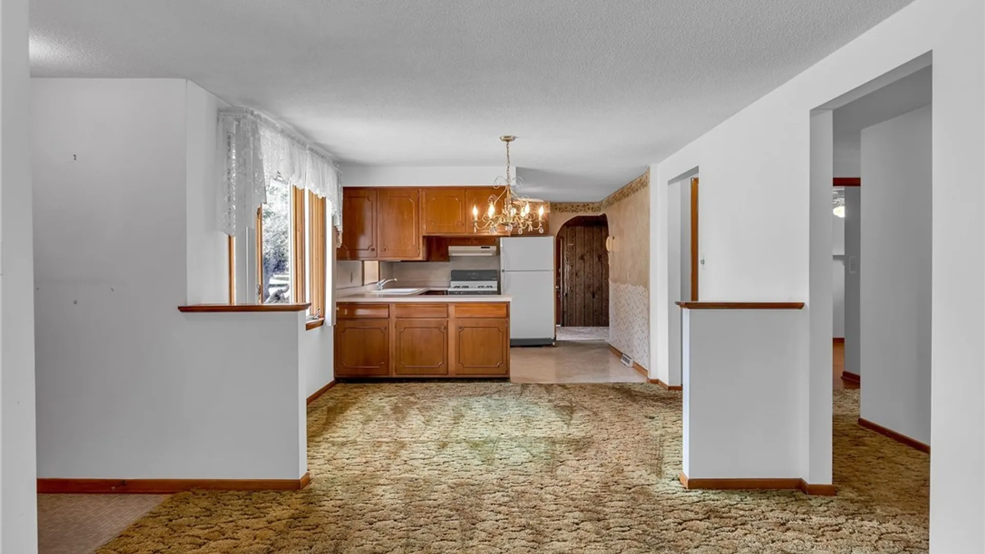 Property at 8 Lois Drive, Cheektowaga, NY 14227 11