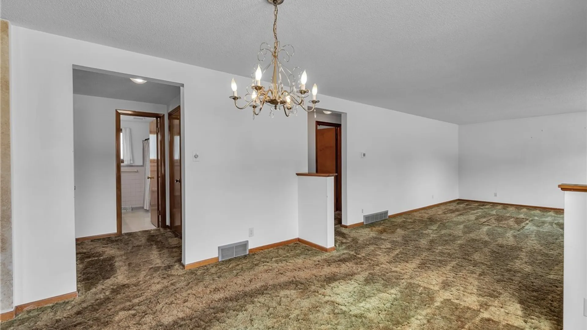 Property at 8 Lois Drive, Cheektowaga, NY 14227 12