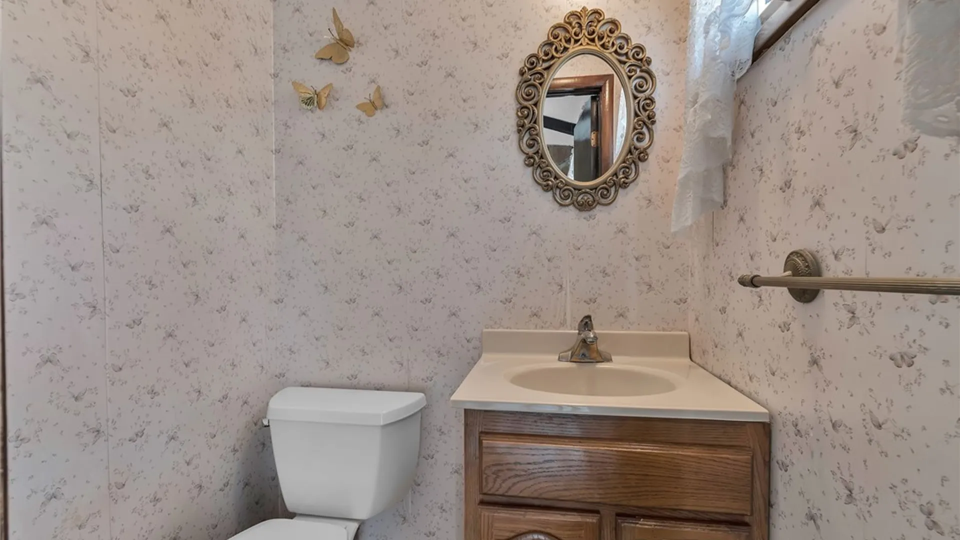 Property at 8 Lois Drive, Cheektowaga, NY 14227 15