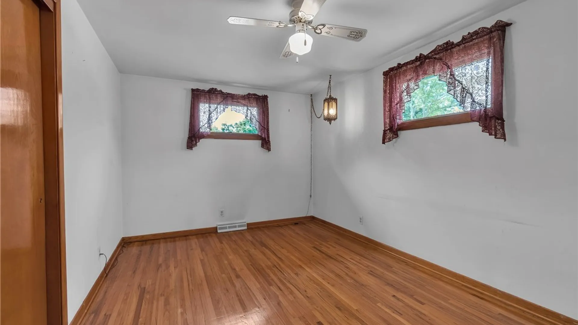 Property at 8 Lois Drive, Cheektowaga, NY 14227 20
