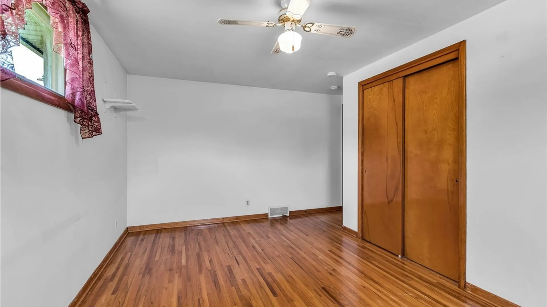 Property at 8 Lois Drive, Cheektowaga, NY 14227 22
