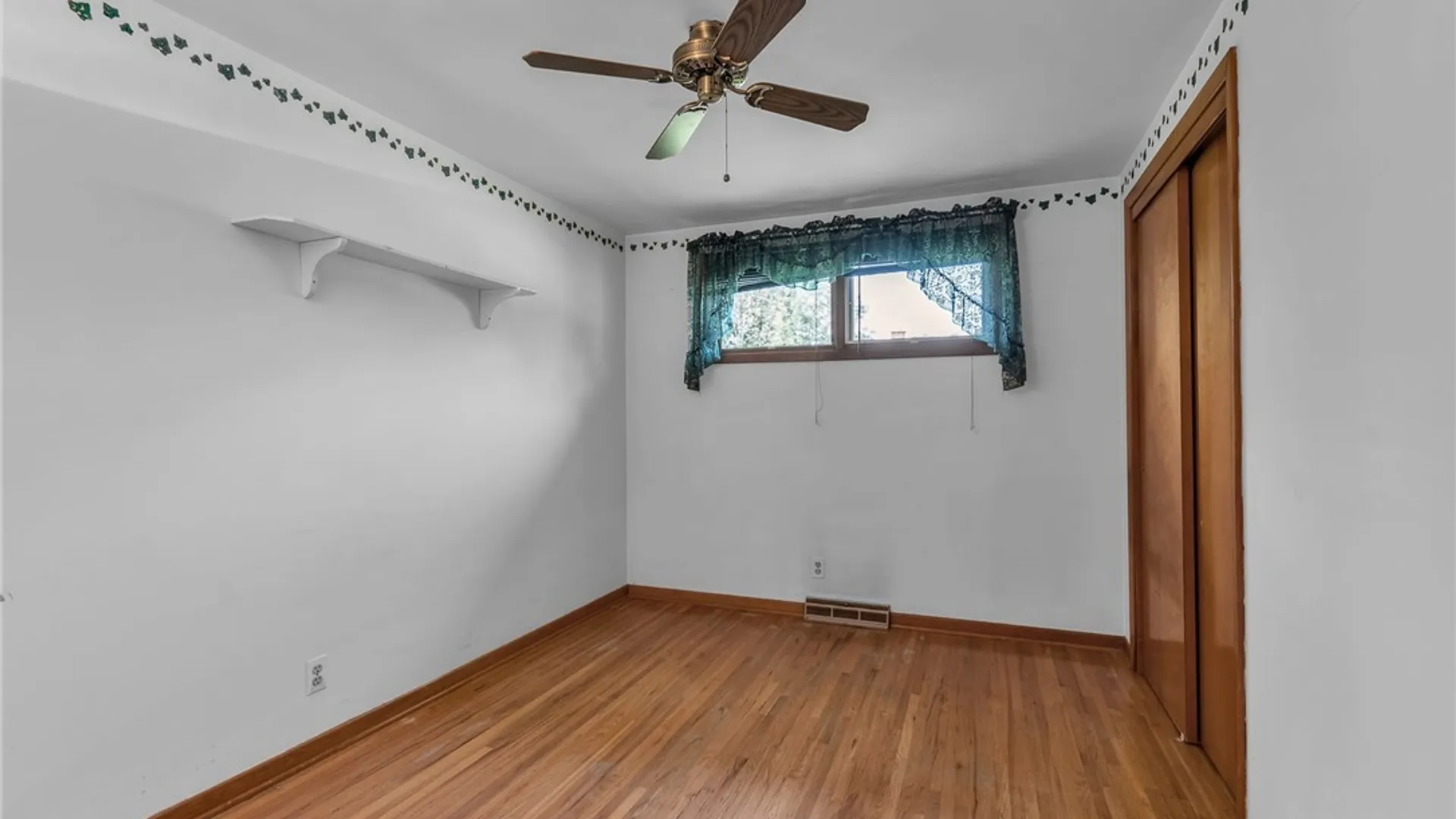Property at 8 Lois Drive, Cheektowaga, NY 14227 23