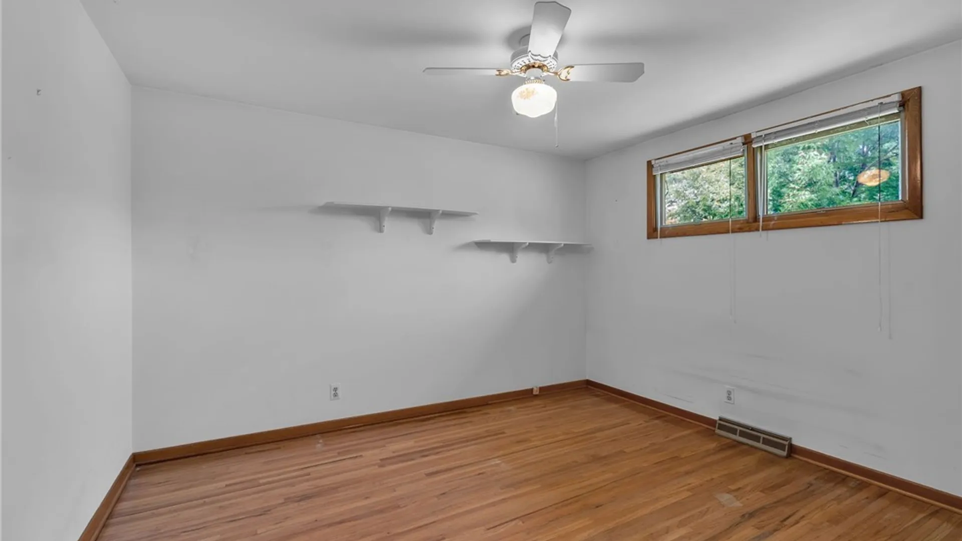 Property at 8 Lois Drive, Cheektowaga, NY 14227 25