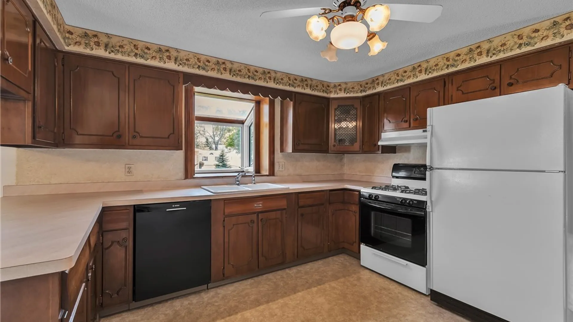 Property at 8 Lois Drive, Cheektowaga, NY 14227 3