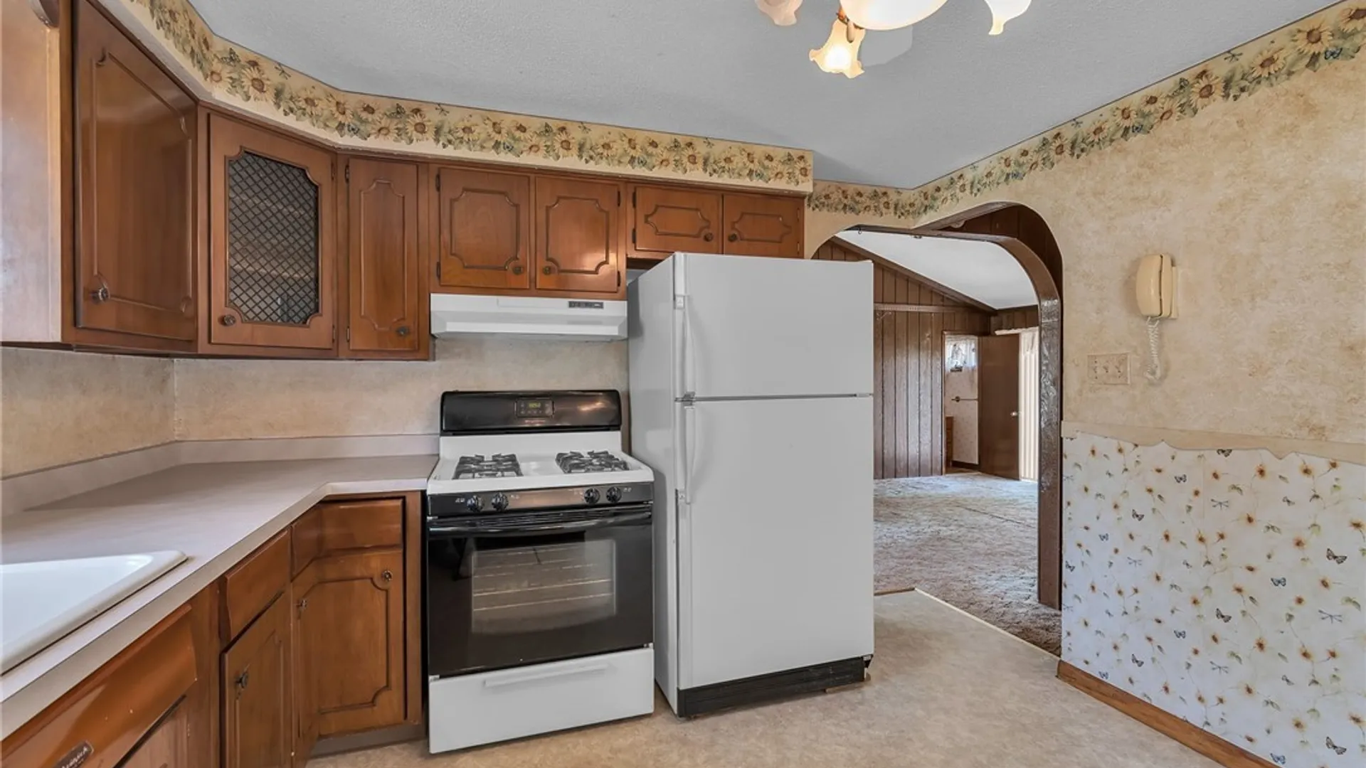 Property at 8 Lois Drive, Cheektowaga, NY 14227 6