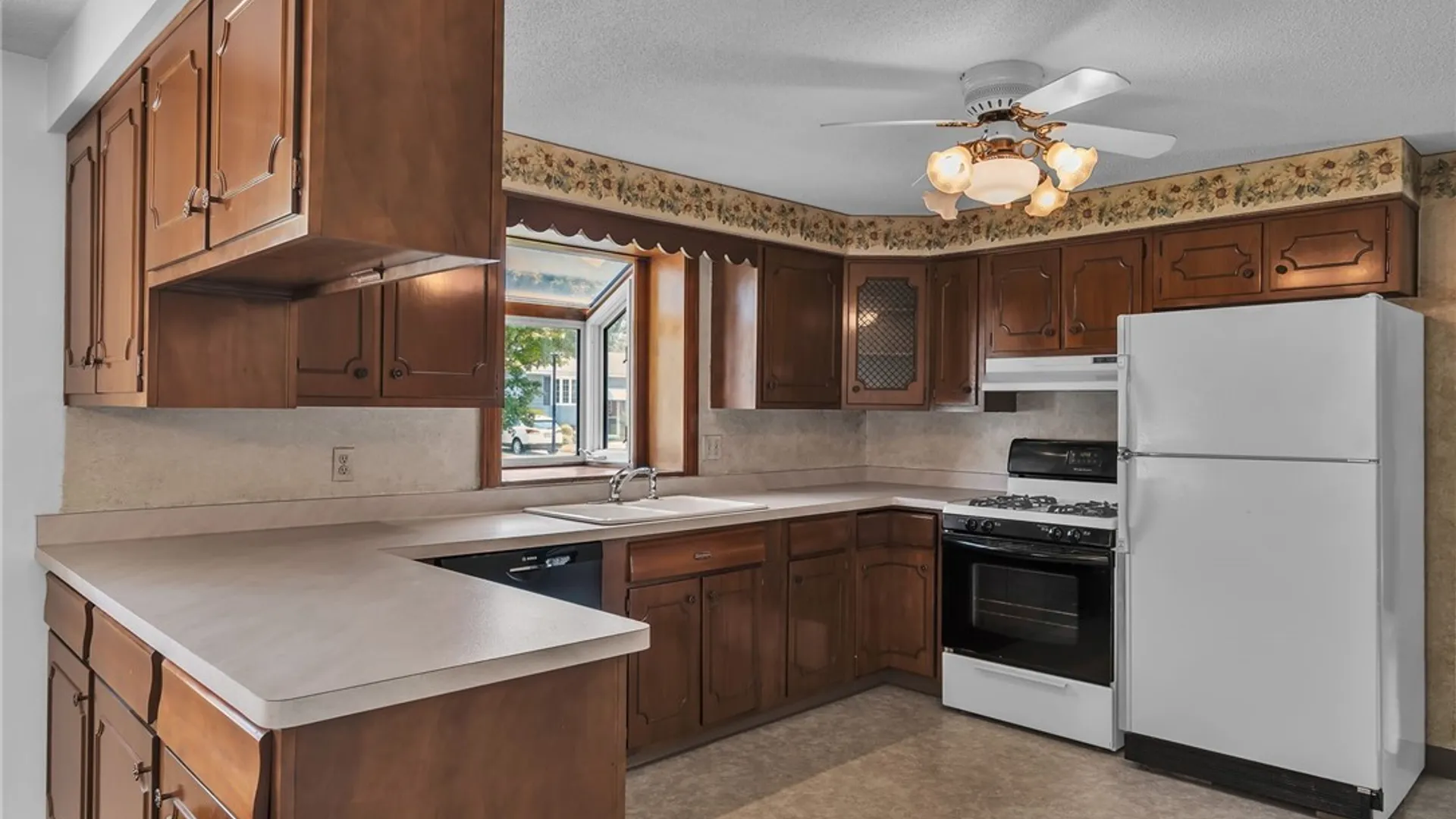 Property at 8 Lois Drive, Cheektowaga, NY 14227 7