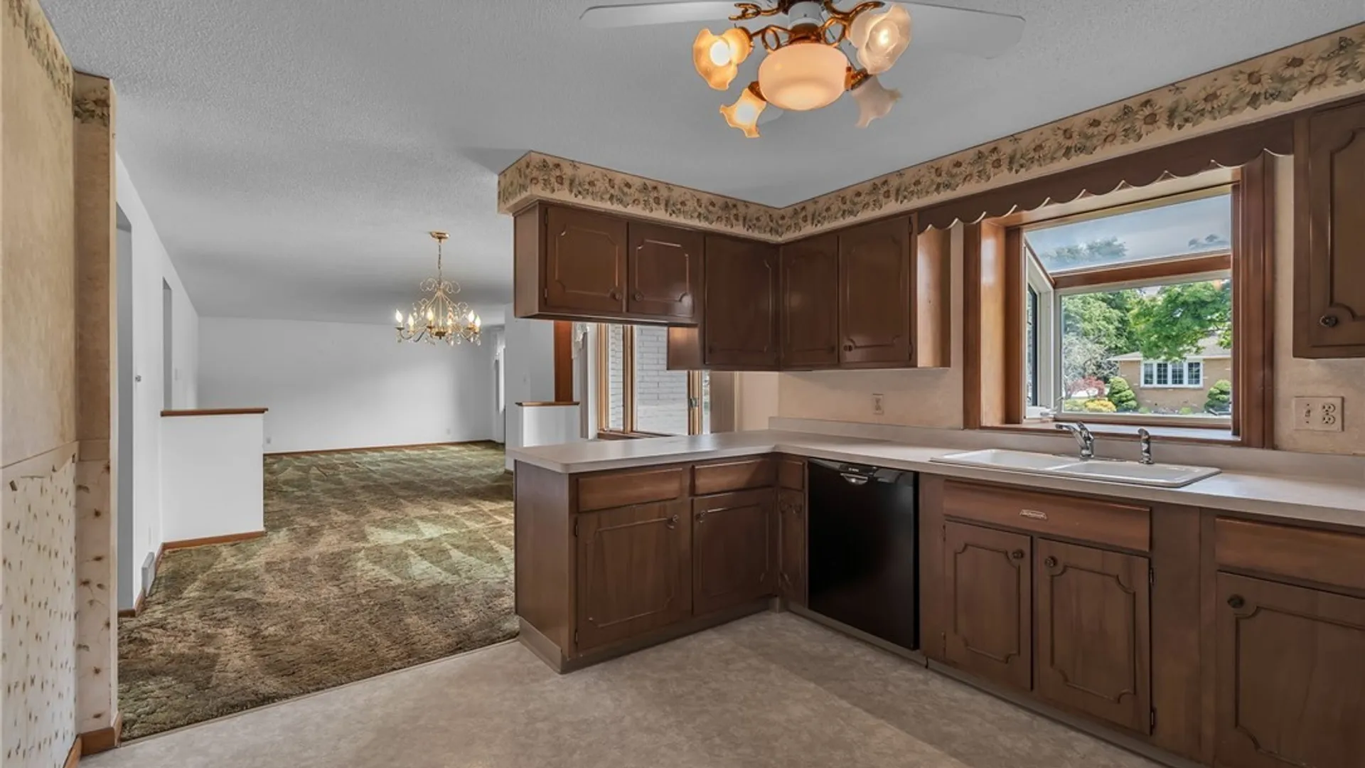 Property at 8 Lois Drive, Cheektowaga, NY 14227 8