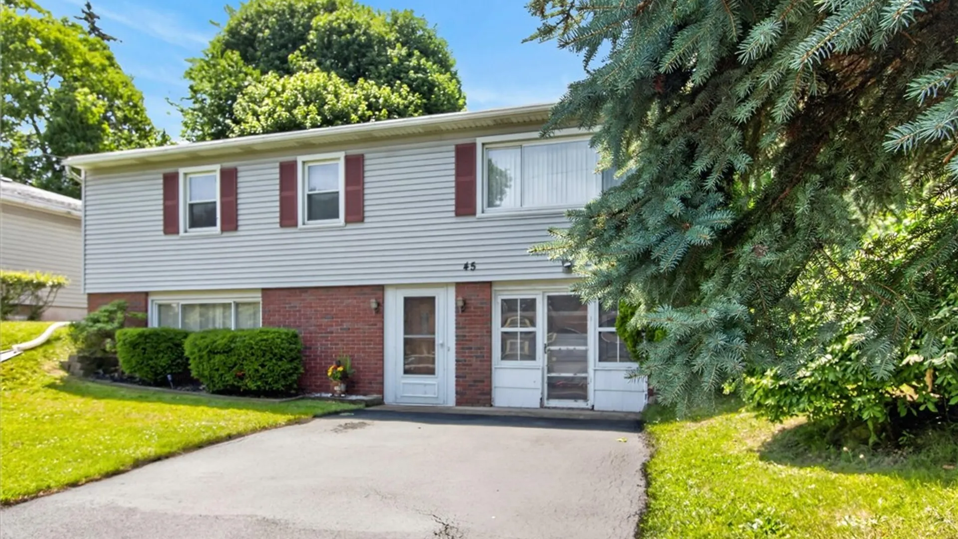 Property at 45 Teakwood Dr, Irondequoit, NY 14609 2