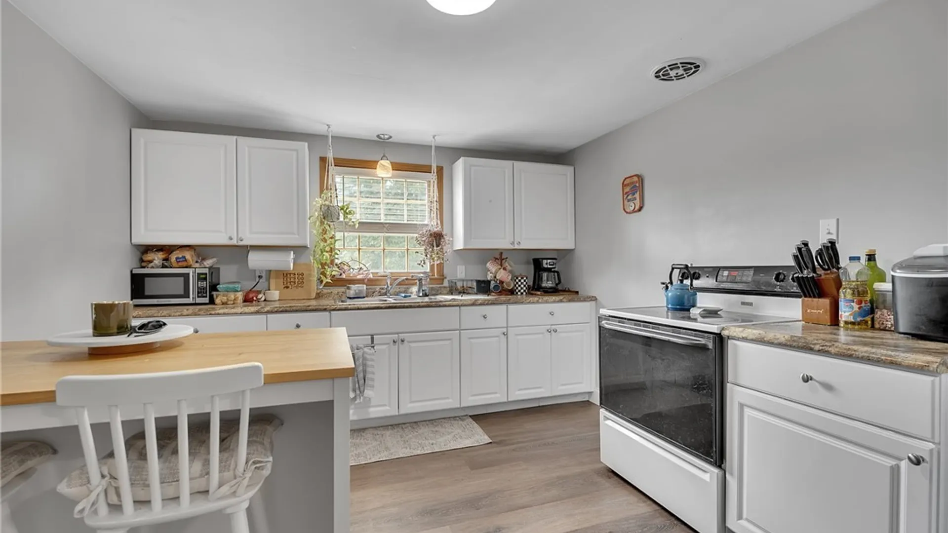 Property at 134 Woodlawn Avenue, Lancaster, NY 14043 24