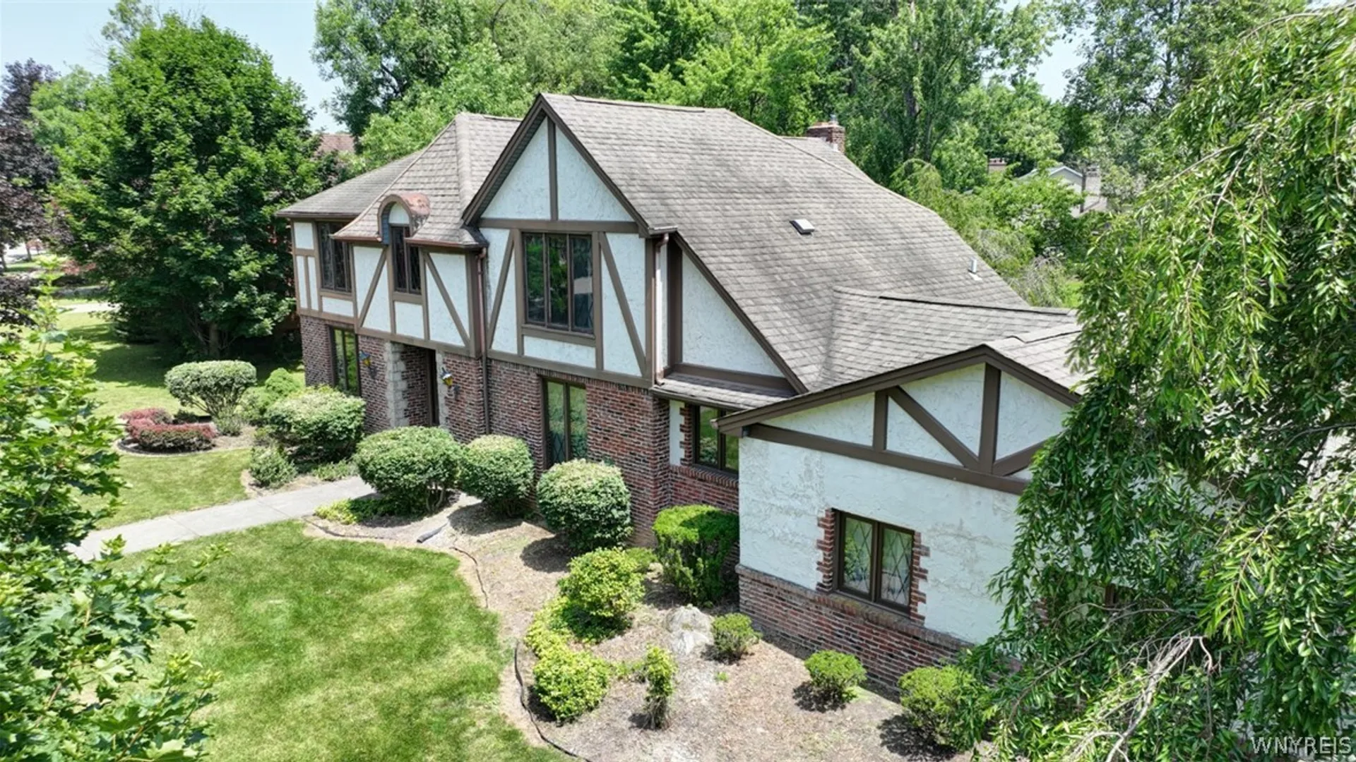 Property at 239 Wood Acres Drive, Amherst, NY 14051 3