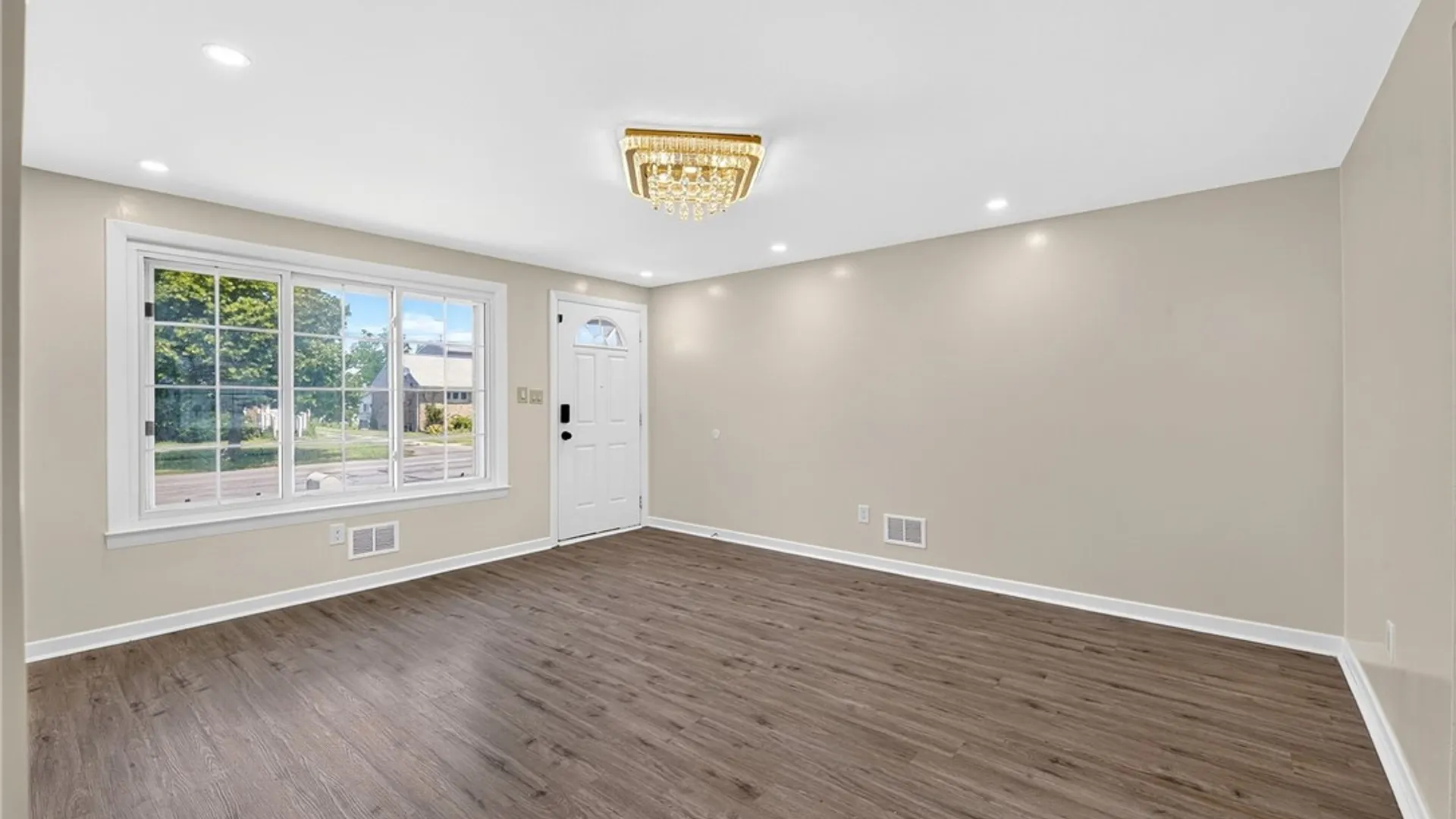 Property at 175 Nokomis Parkway, Cheektowaga, NY 14225 8