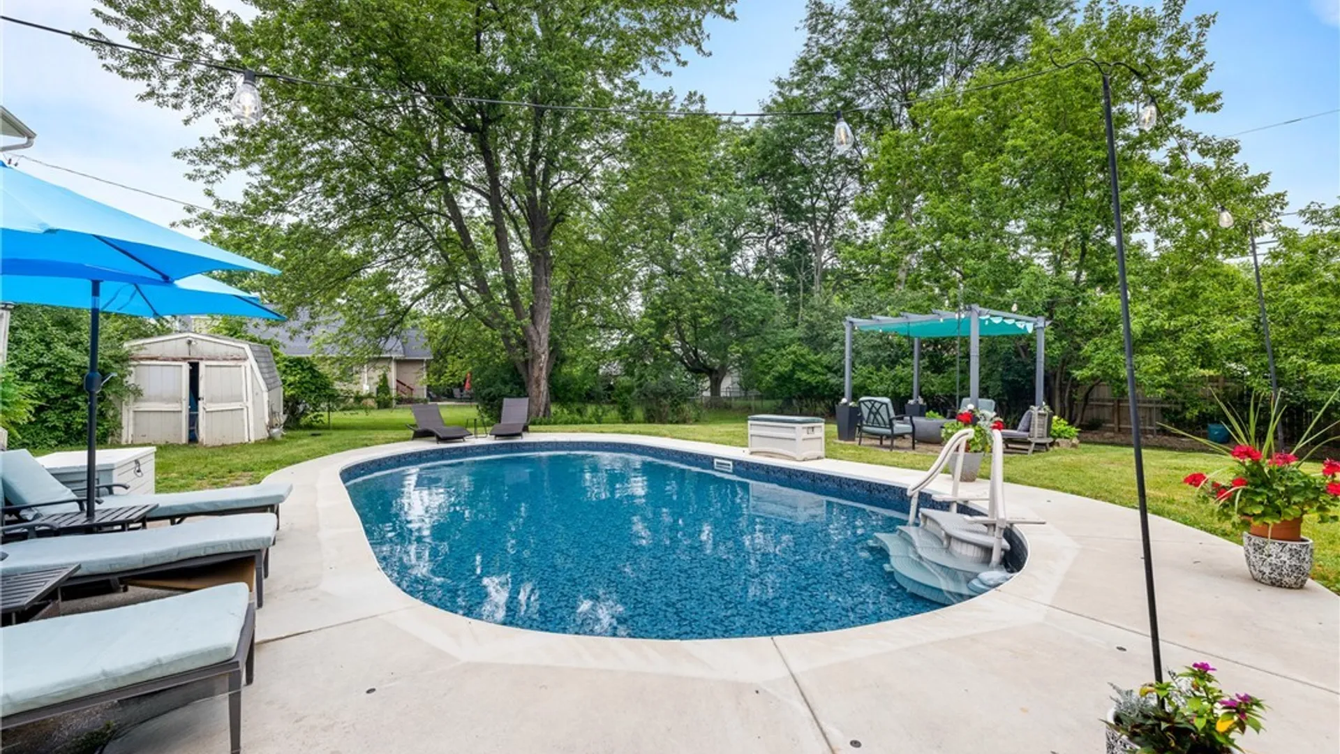 Property at 147 N Linden Street, Amherst, NY 14221 8