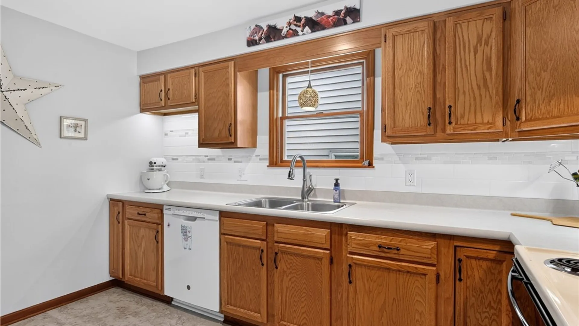 Property at 9920 Moschel Court, Niagara Falls, NY 14304 16