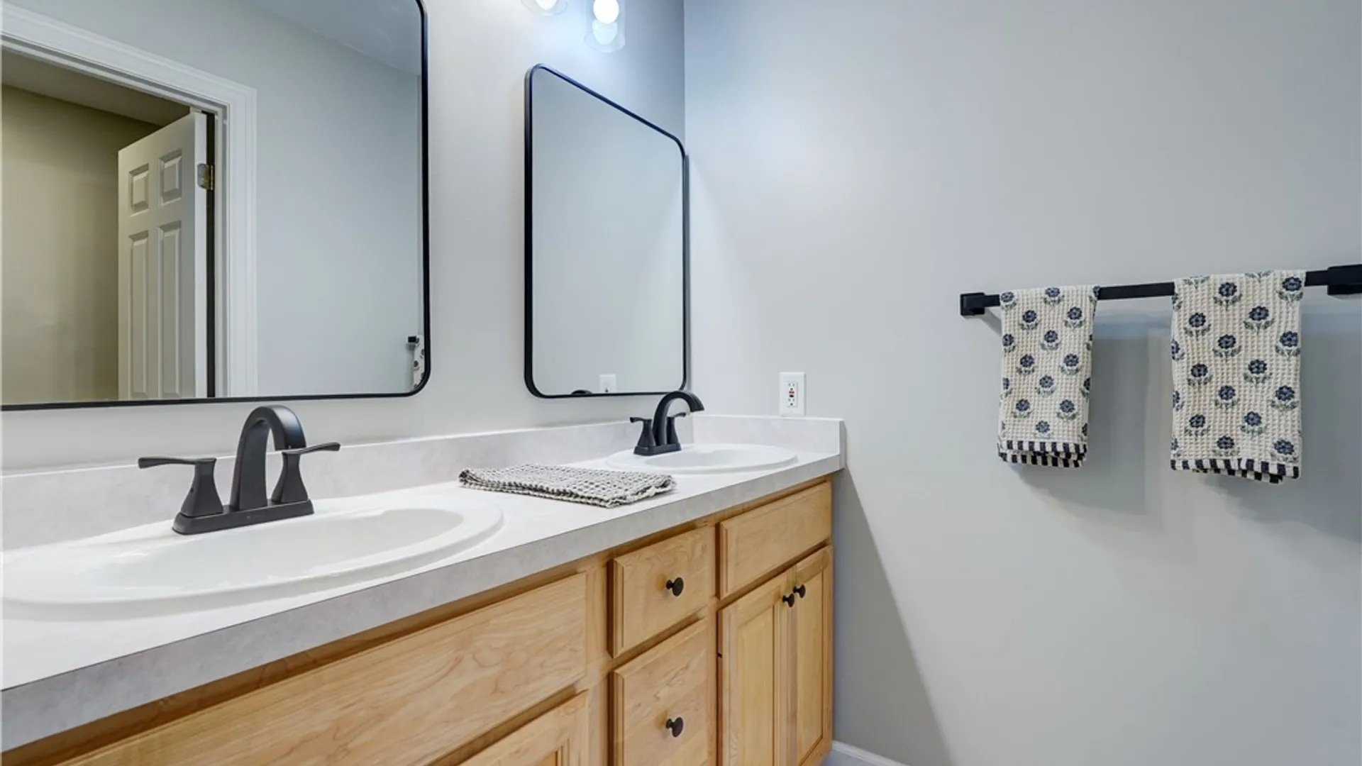 Property at 15 Coach Side Lane, Pittsford, NY 14534 40