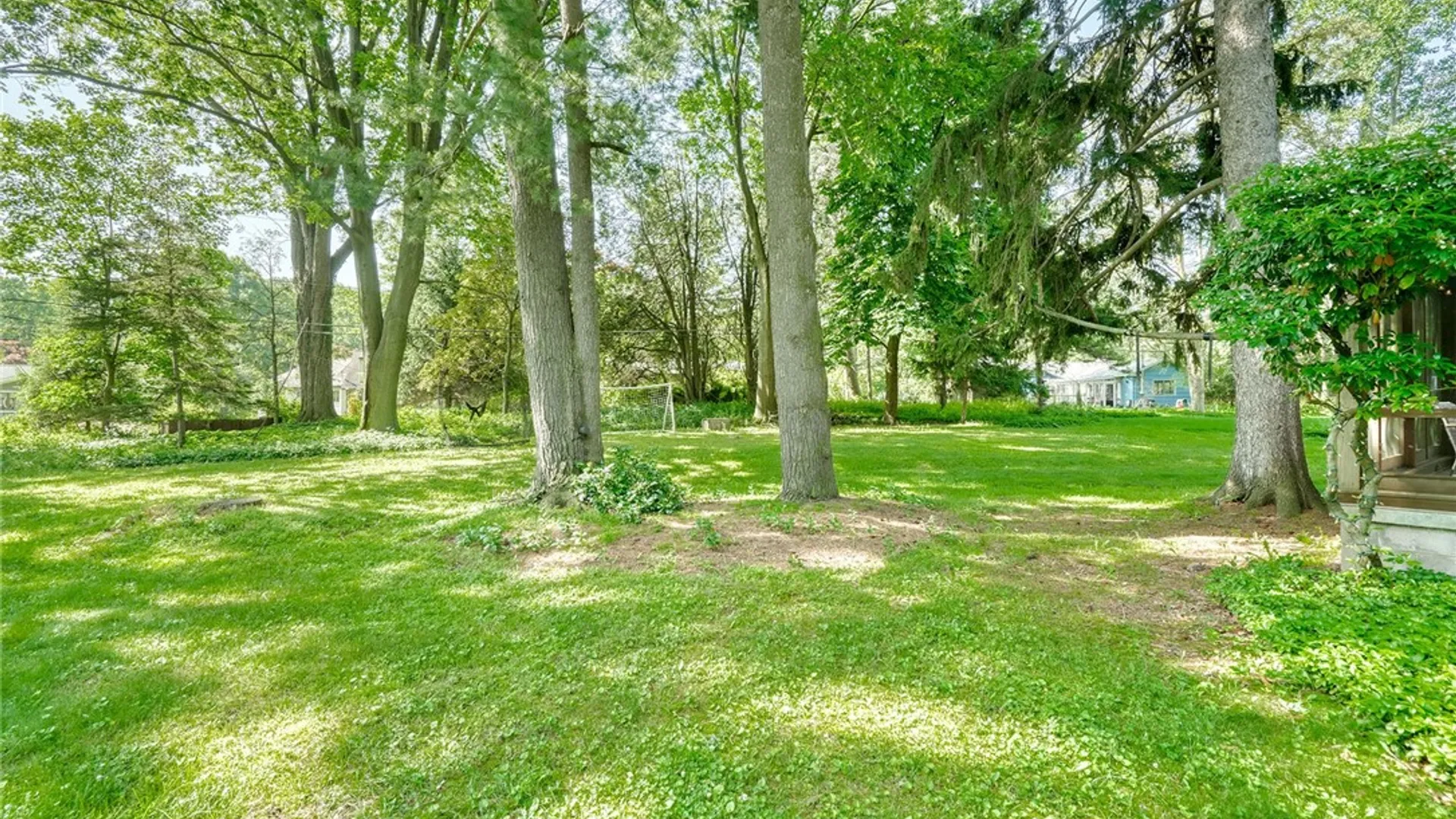 Property at 83 Hillhurst Lane, Irondequoit, NY 14617 44