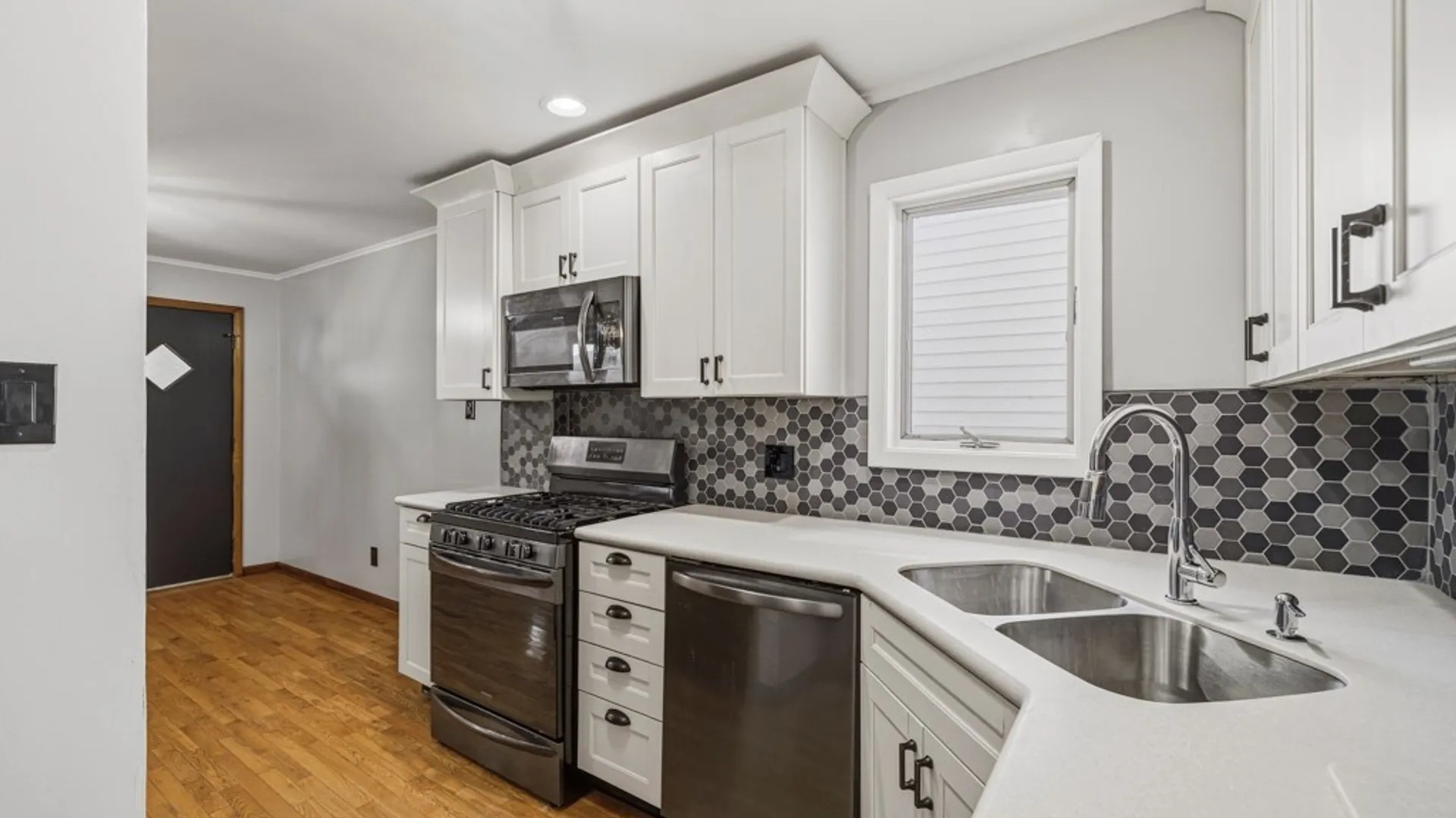 Property at 121 Tremaine Avenue, Tonawanda, NY 14217 9