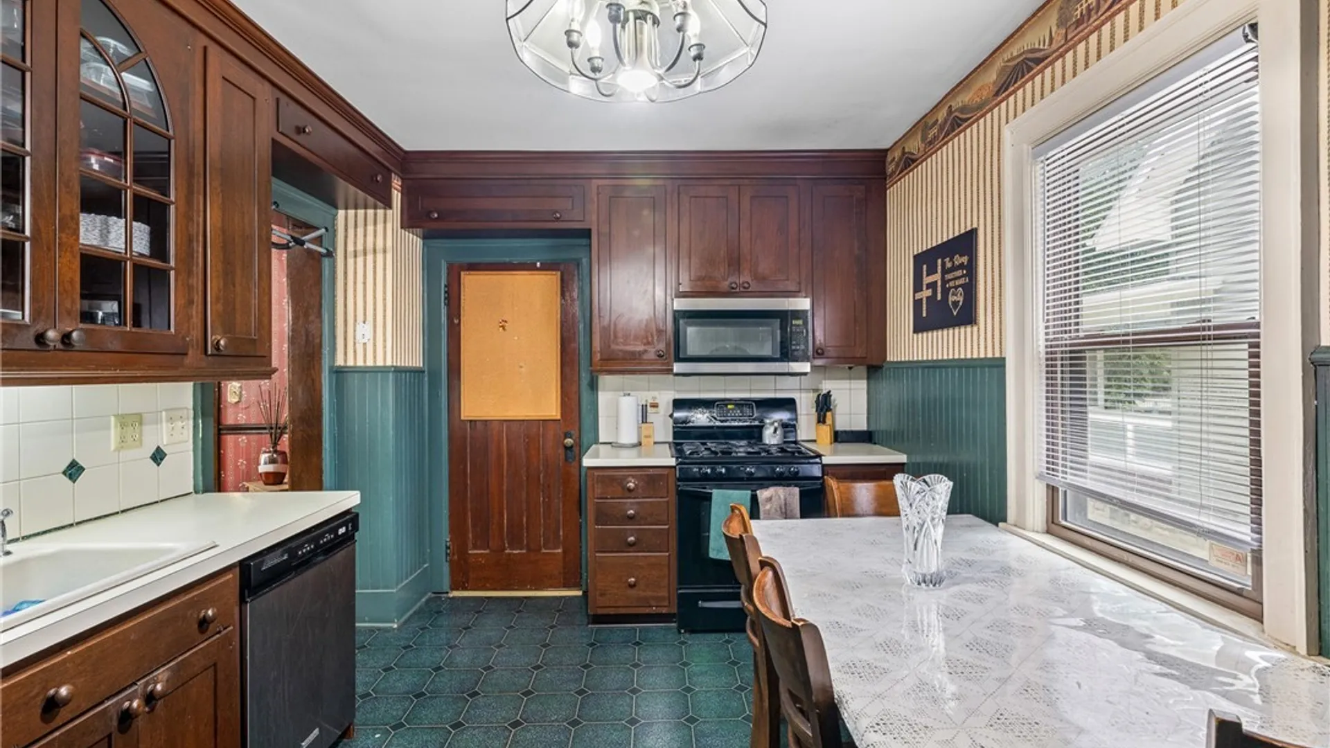 Property at 37 Fruehauf Avenue, Amherst, NY 14226 14