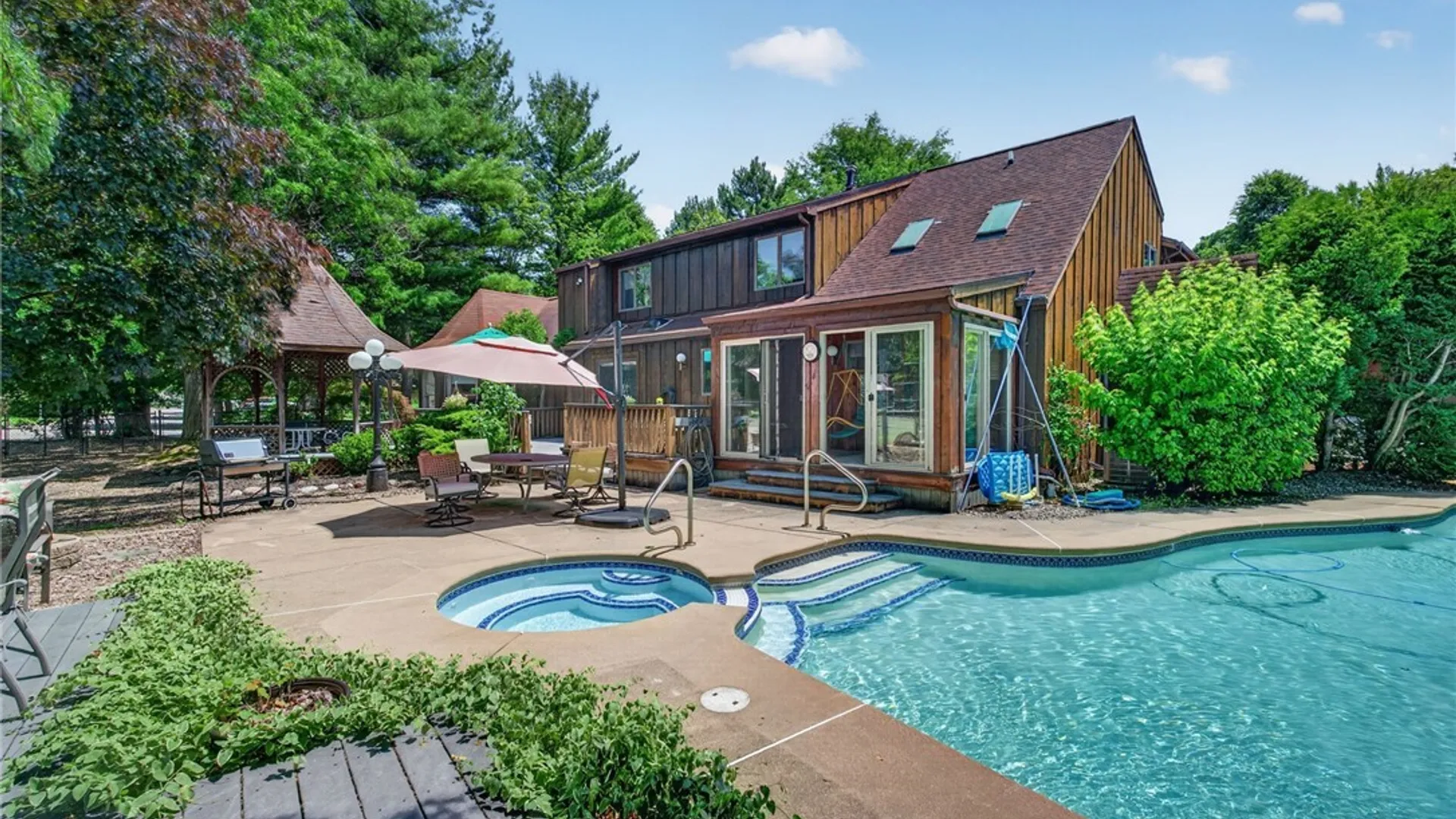 Property at 7 Shire Drive, Amherst, NY 14221 43