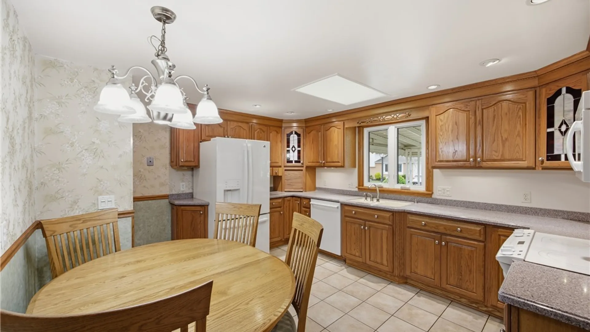 Property at 74 Leni Lane, Cheektowaga, NY 14225 12