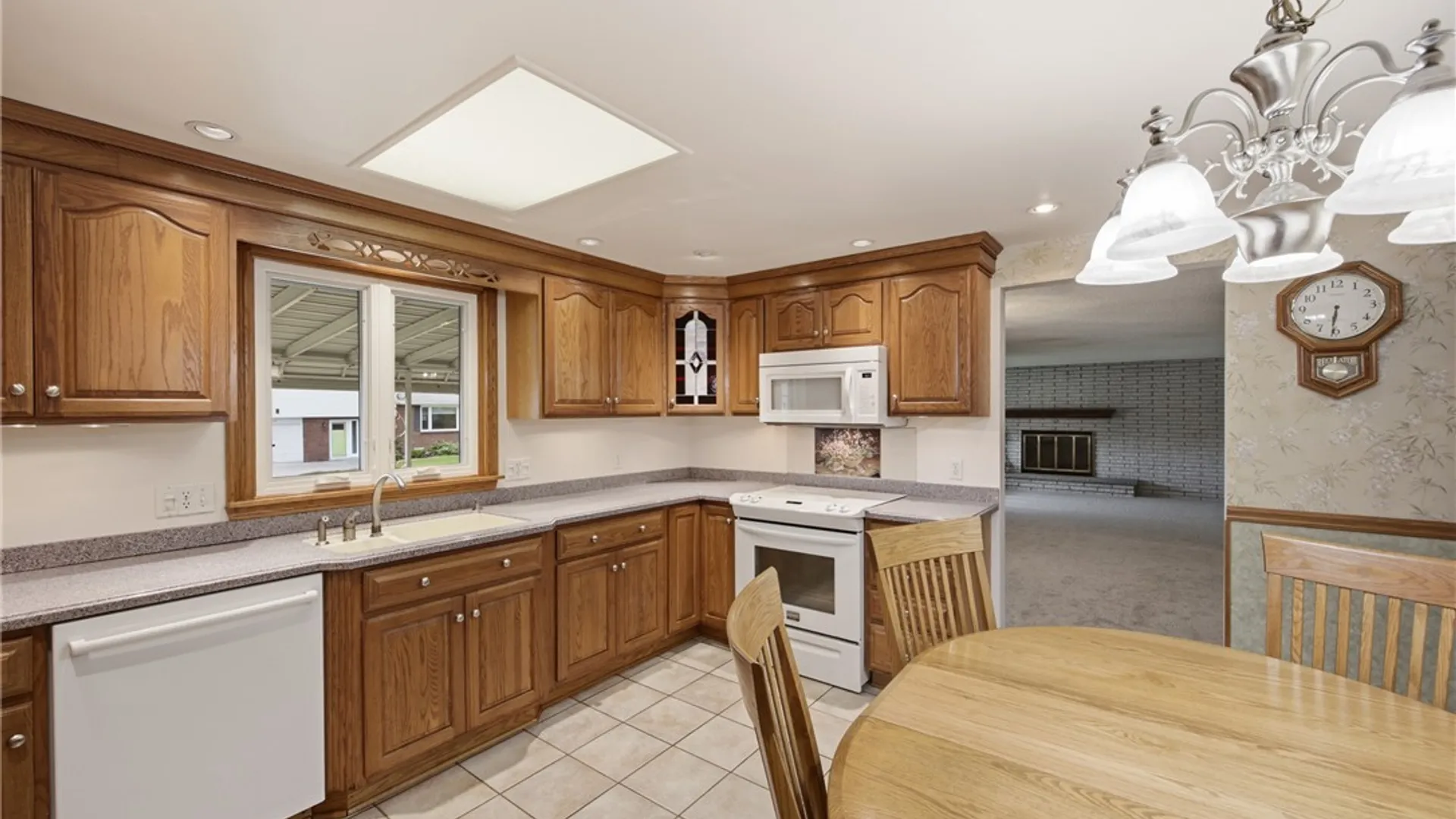 Property at 74 Leni Lane, Cheektowaga, NY 14225 13
