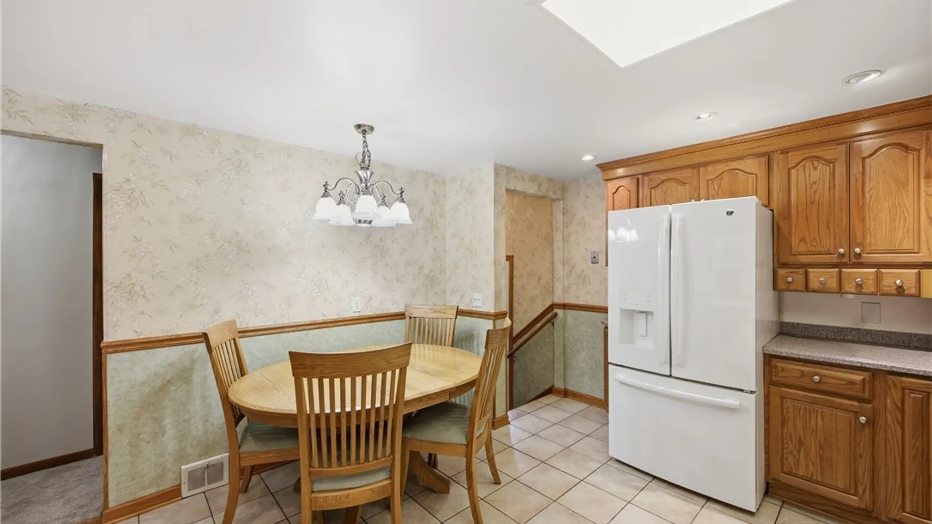 Property at 74 Leni Lane, Cheektowaga, NY 14225 14