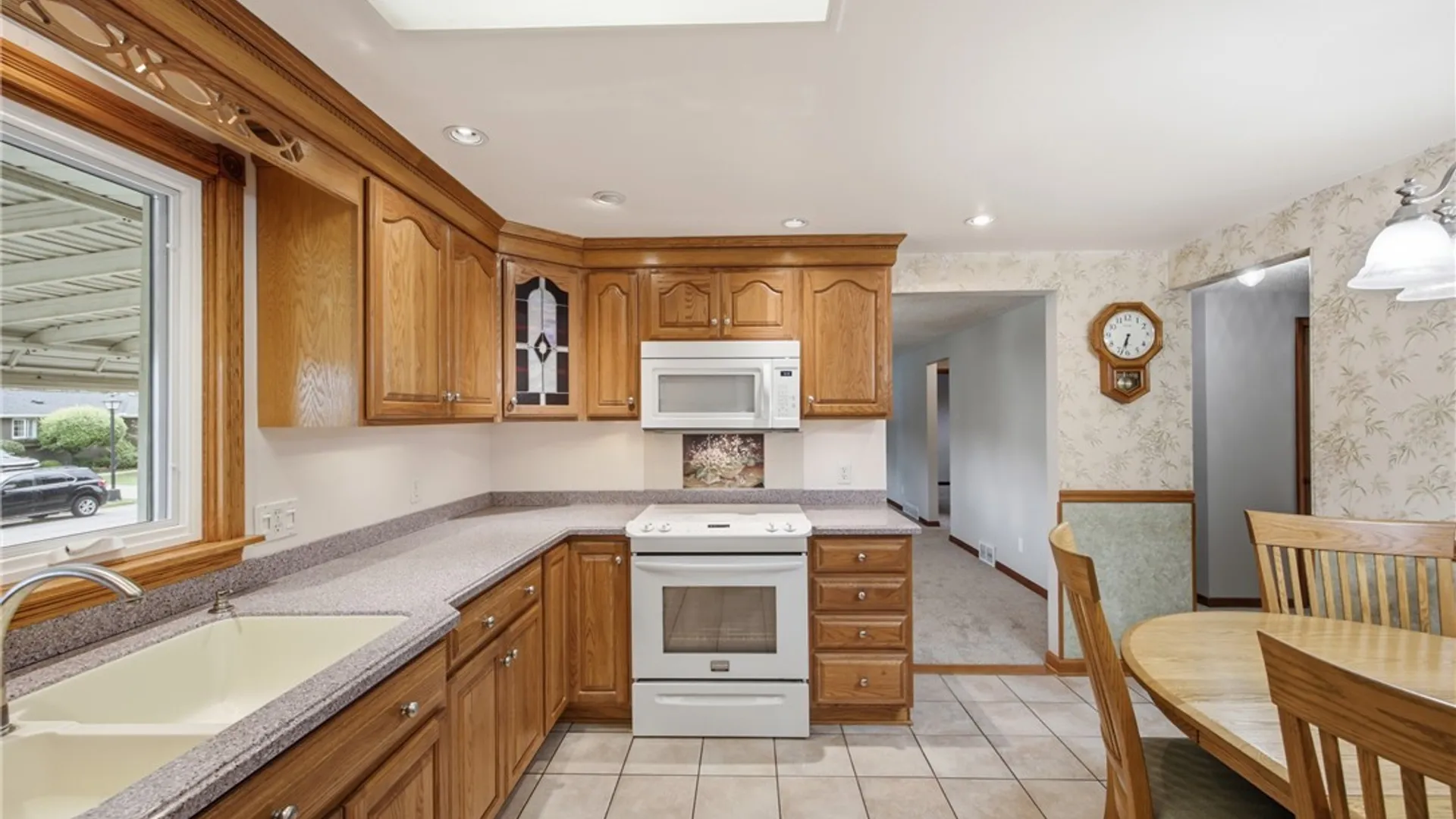 Property at 74 Leni Lane, Cheektowaga, NY 14225 15