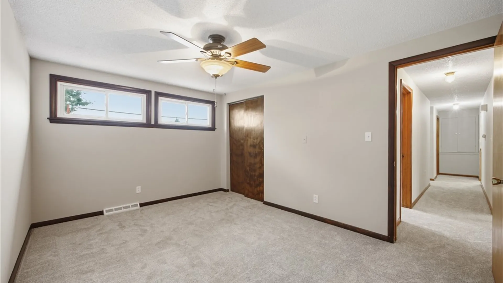 Property at 74 Leni Lane, Cheektowaga, NY 14225 18