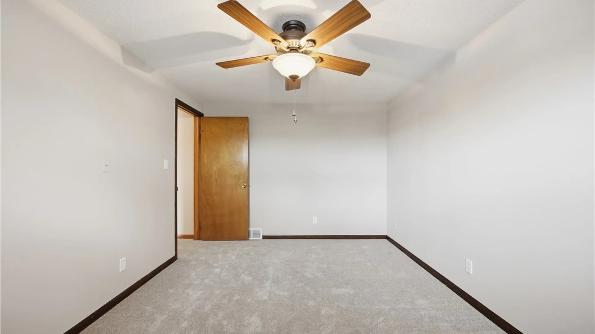 Property at 74 Leni Lane, Cheektowaga, NY 14225 19