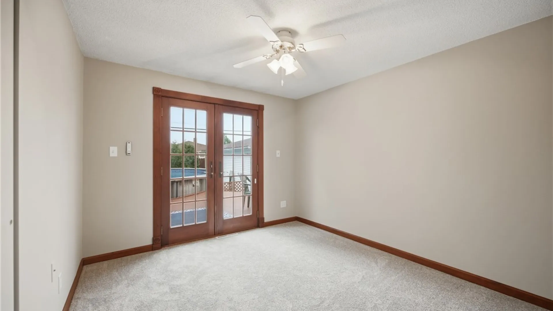 Property at 74 Leni Lane, Cheektowaga, NY 14225 20