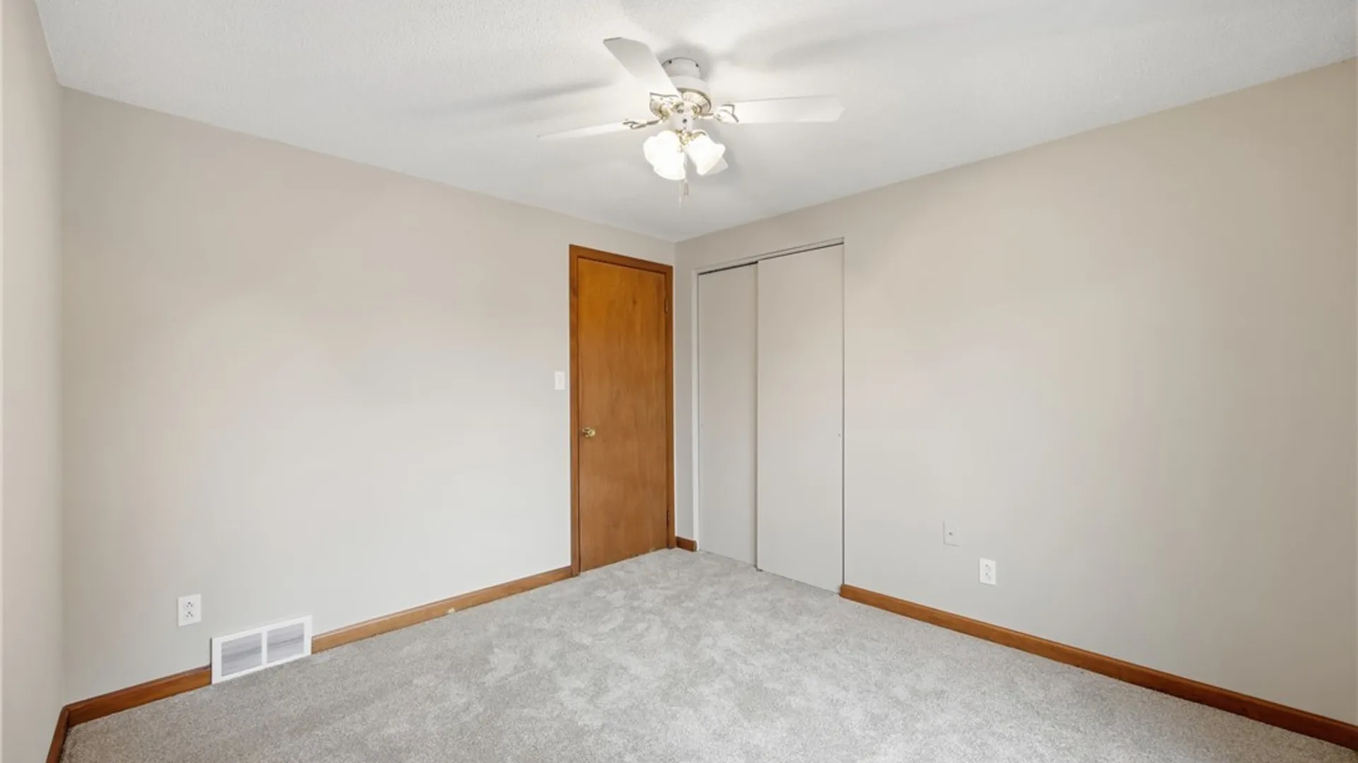 Property at 74 Leni Lane, Cheektowaga, NY 14225 22