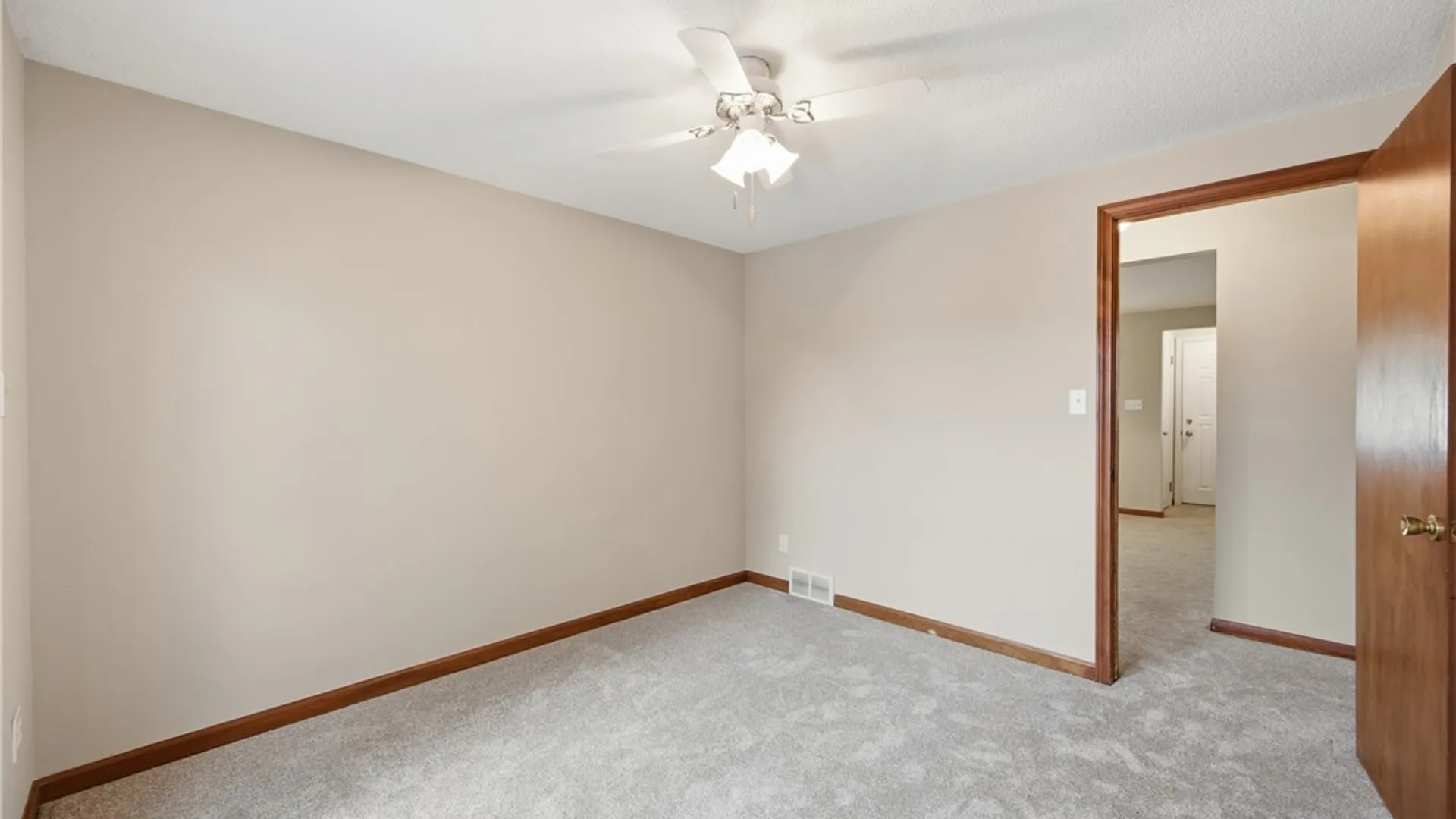 Property at 74 Leni Lane, Cheektowaga, NY 14225 23