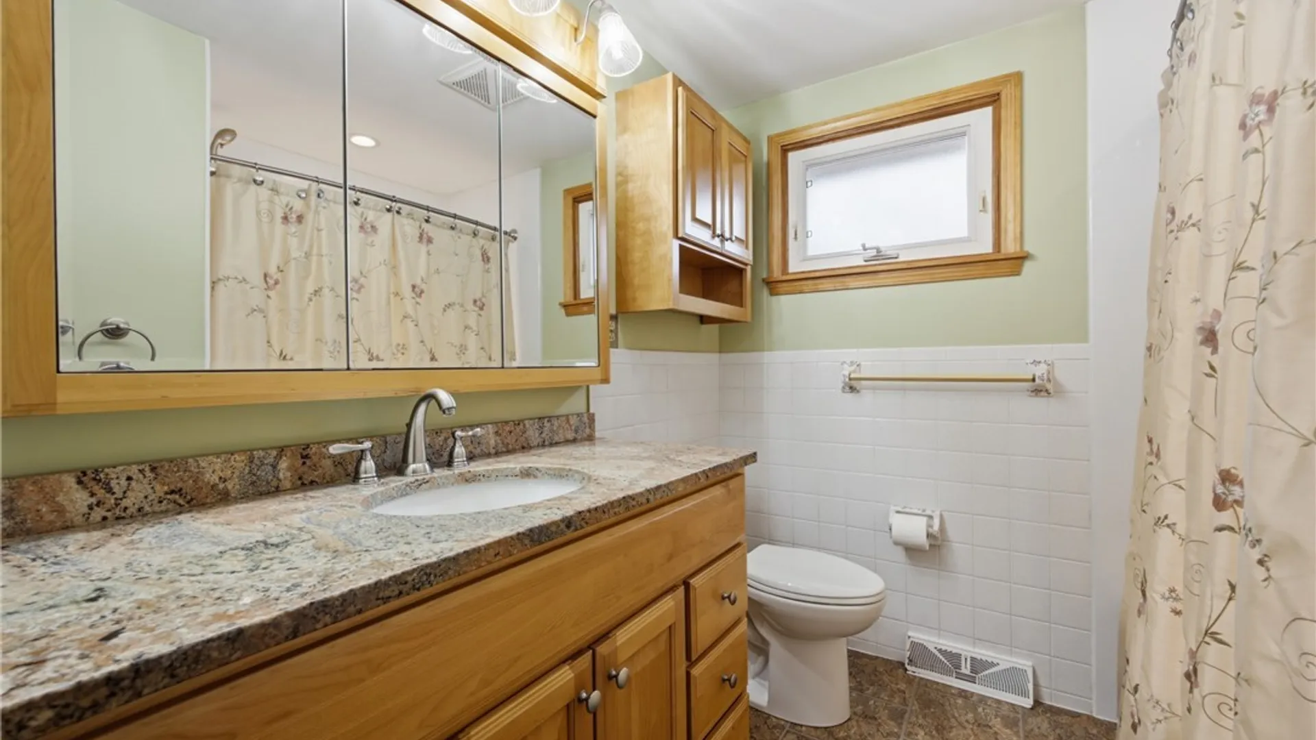 Property at 74 Leni Lane, Cheektowaga, NY 14225 26