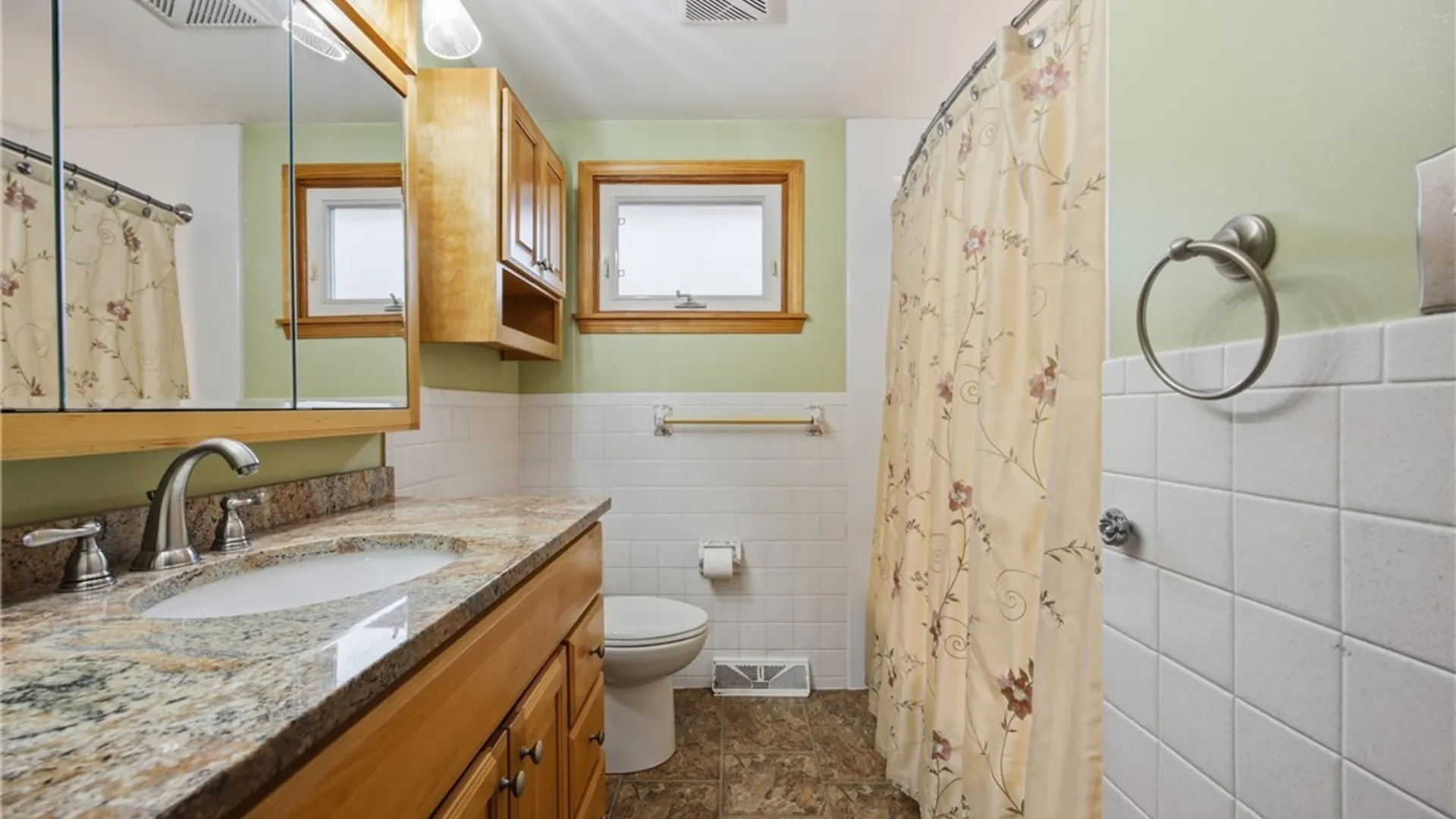 Property at 74 Leni Lane, Cheektowaga, NY 14225 27