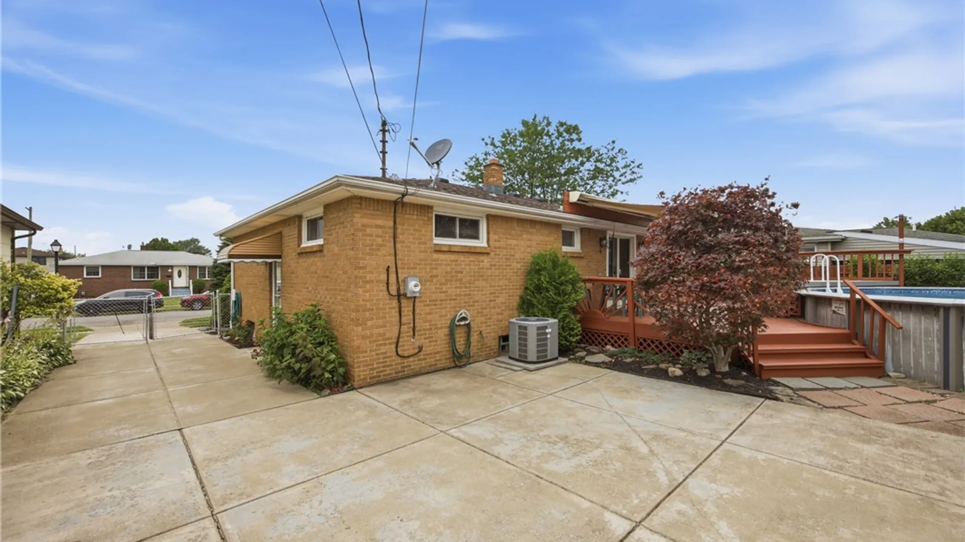 Property at 74 Leni Lane, Cheektowaga, NY 14225 36
