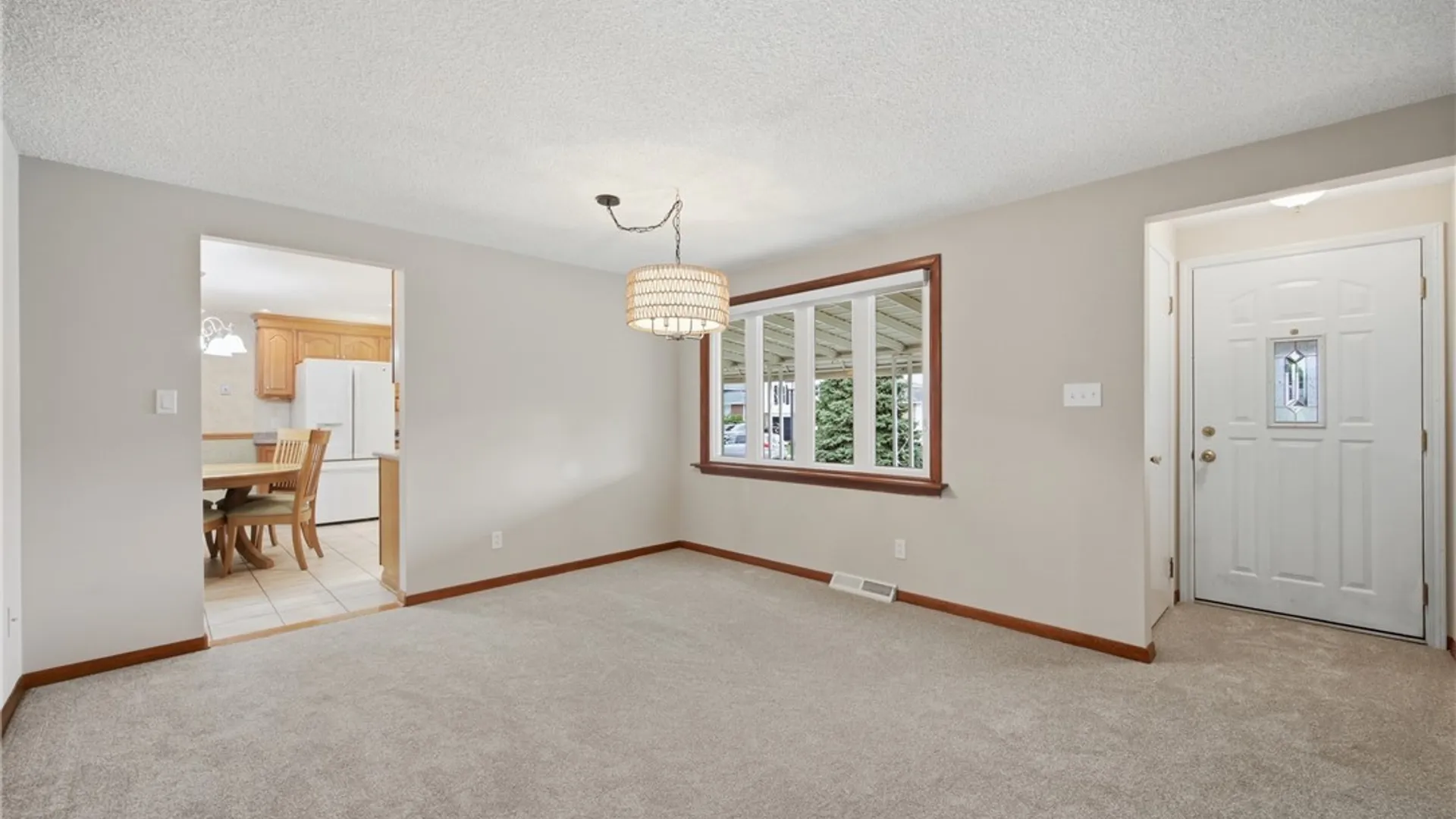 Property at 74 Leni Lane, Cheektowaga, NY 14225 4