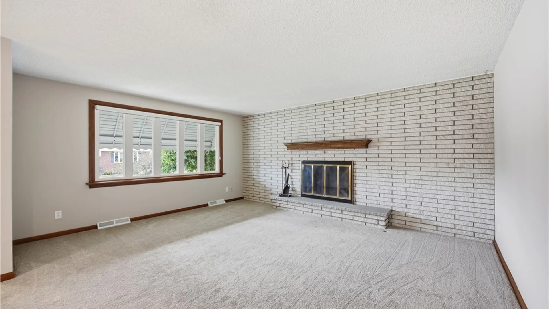 Property at 74 Leni Lane, Cheektowaga, NY 14225 44