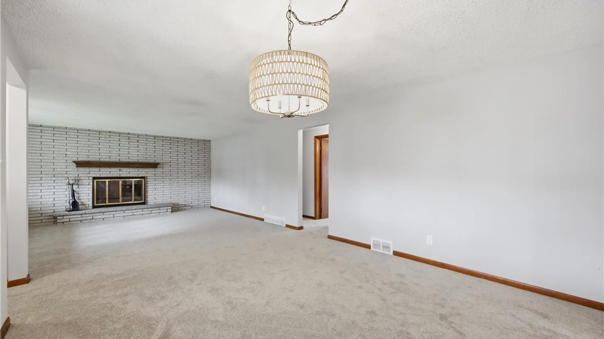 Property at 74 Leni Lane, Cheektowaga, NY 14225 5