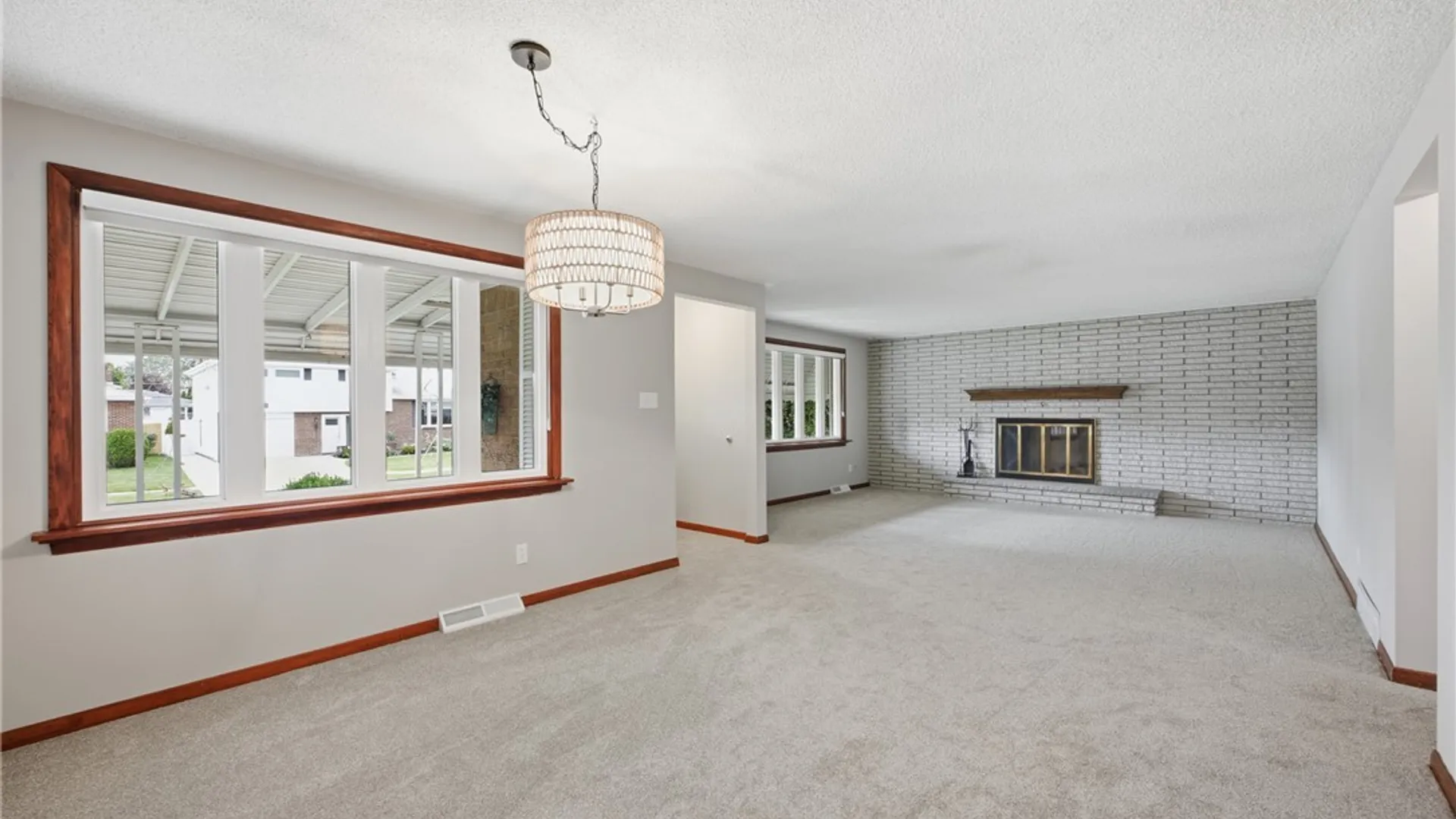 Property at 74 Leni Lane, Cheektowaga, NY 14225 6
