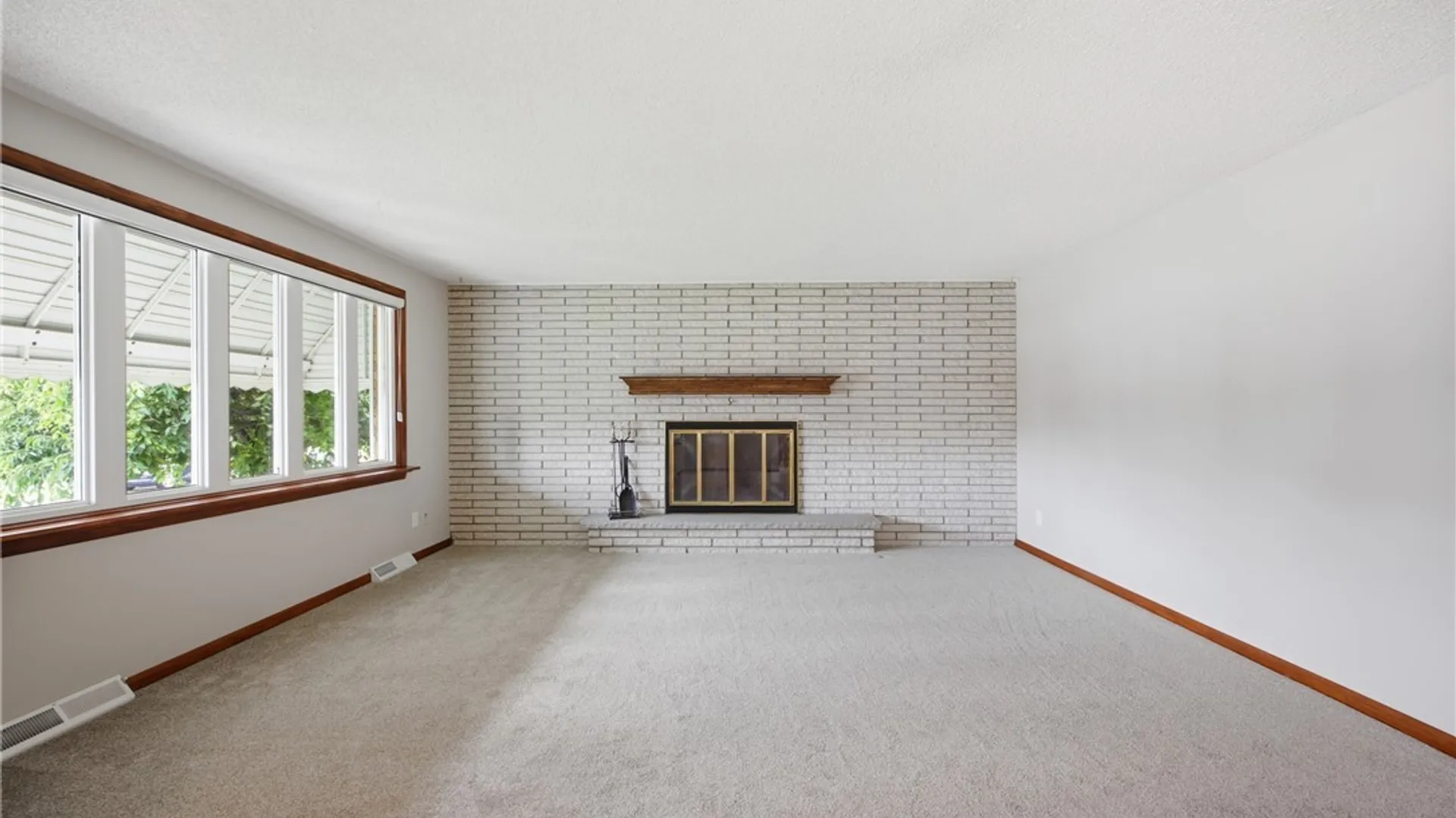 Property at 74 Leni Lane, Cheektowaga, NY 14225 7