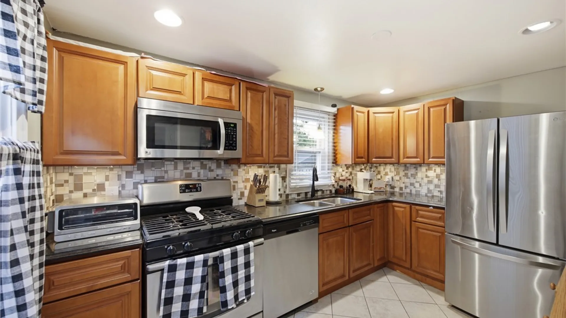 Property at 830 Beach Road, Cheektowaga, NY 14225 9