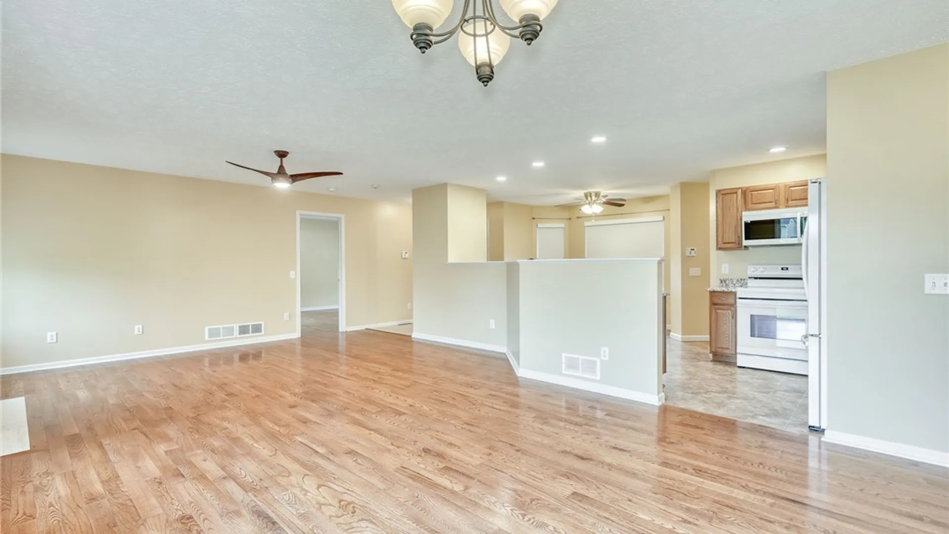 Property at 82 Harrogate Crossing, Henrietta, NY 14586 16