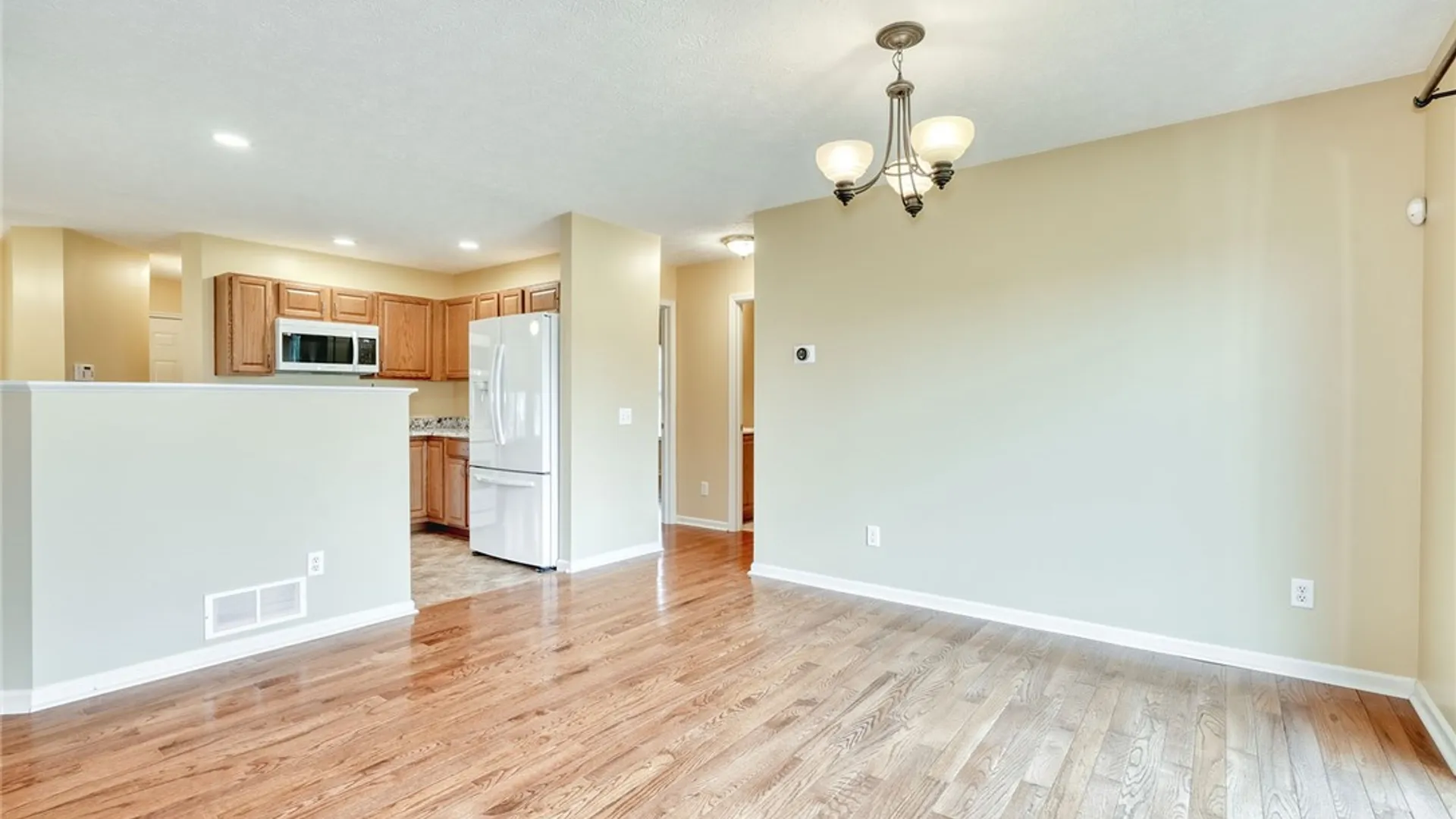 Property at 82 Harrogate Crossing, Henrietta, NY 14586 17