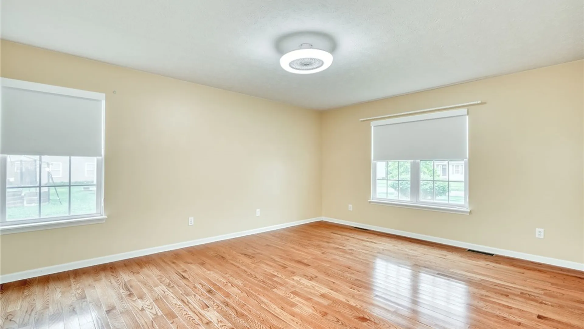Property at 82 Harrogate Crossing, Henrietta, NY 14586 19