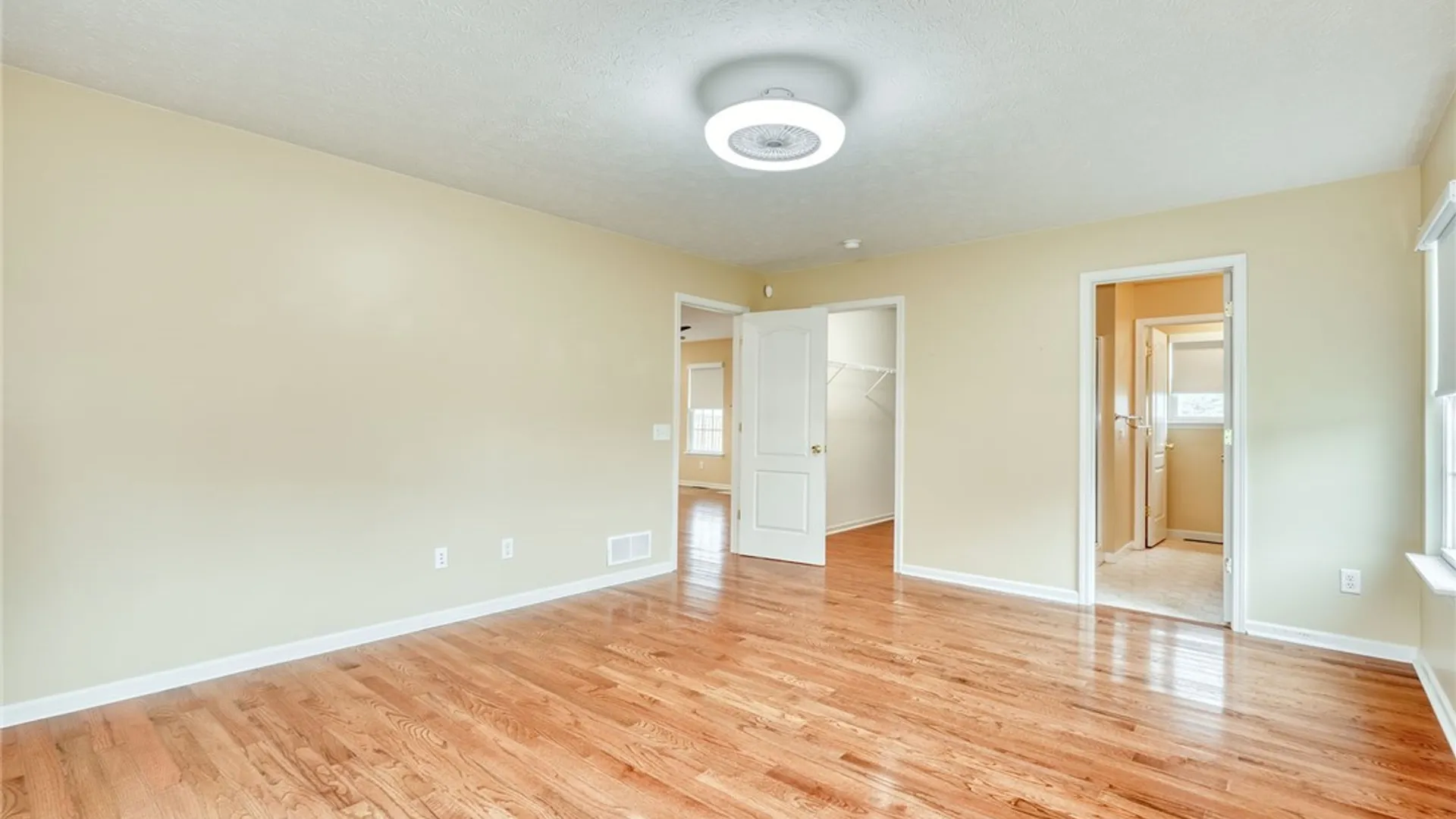 Property at 82 Harrogate Crossing, Henrietta, NY 14586 21