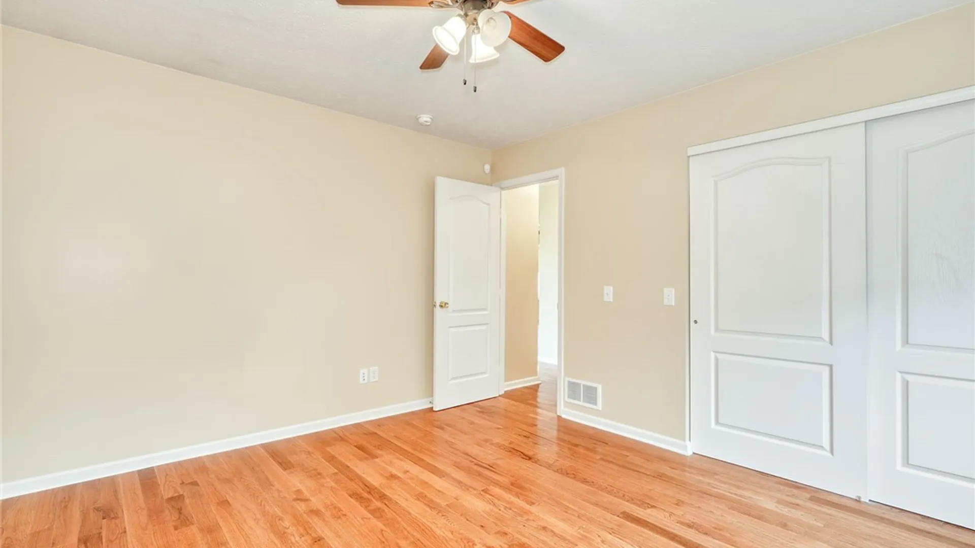 Property at 82 Harrogate Crossing, Henrietta, NY 14586 27