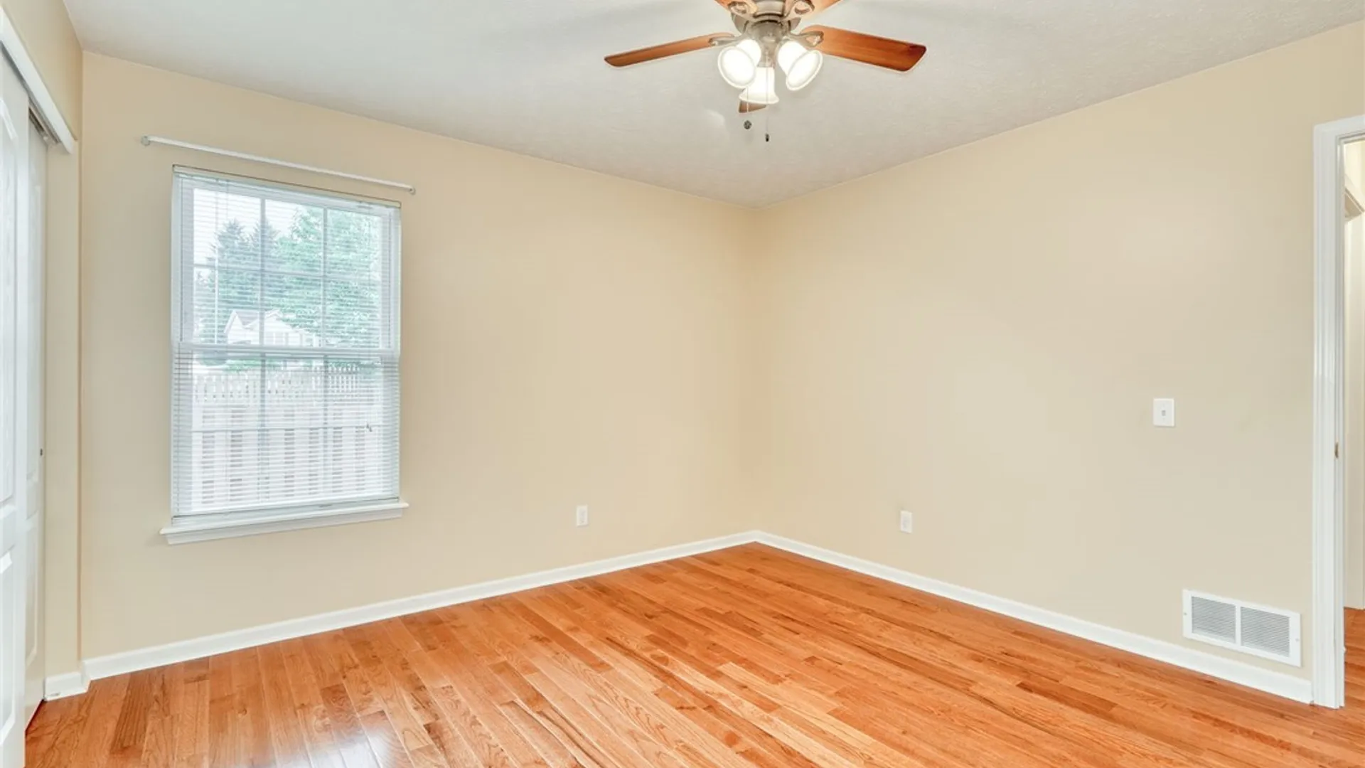 Property at 82 Harrogate Crossing, Henrietta, NY 14586 28
