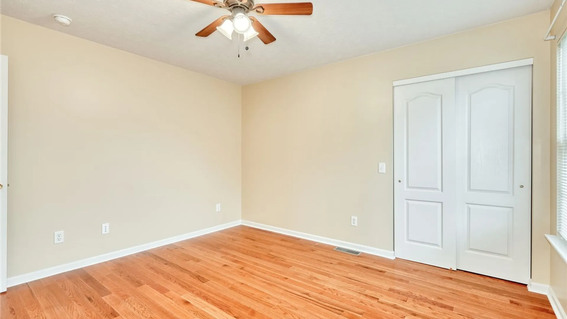 Property at 82 Harrogate Crossing, Henrietta, NY 14586 29