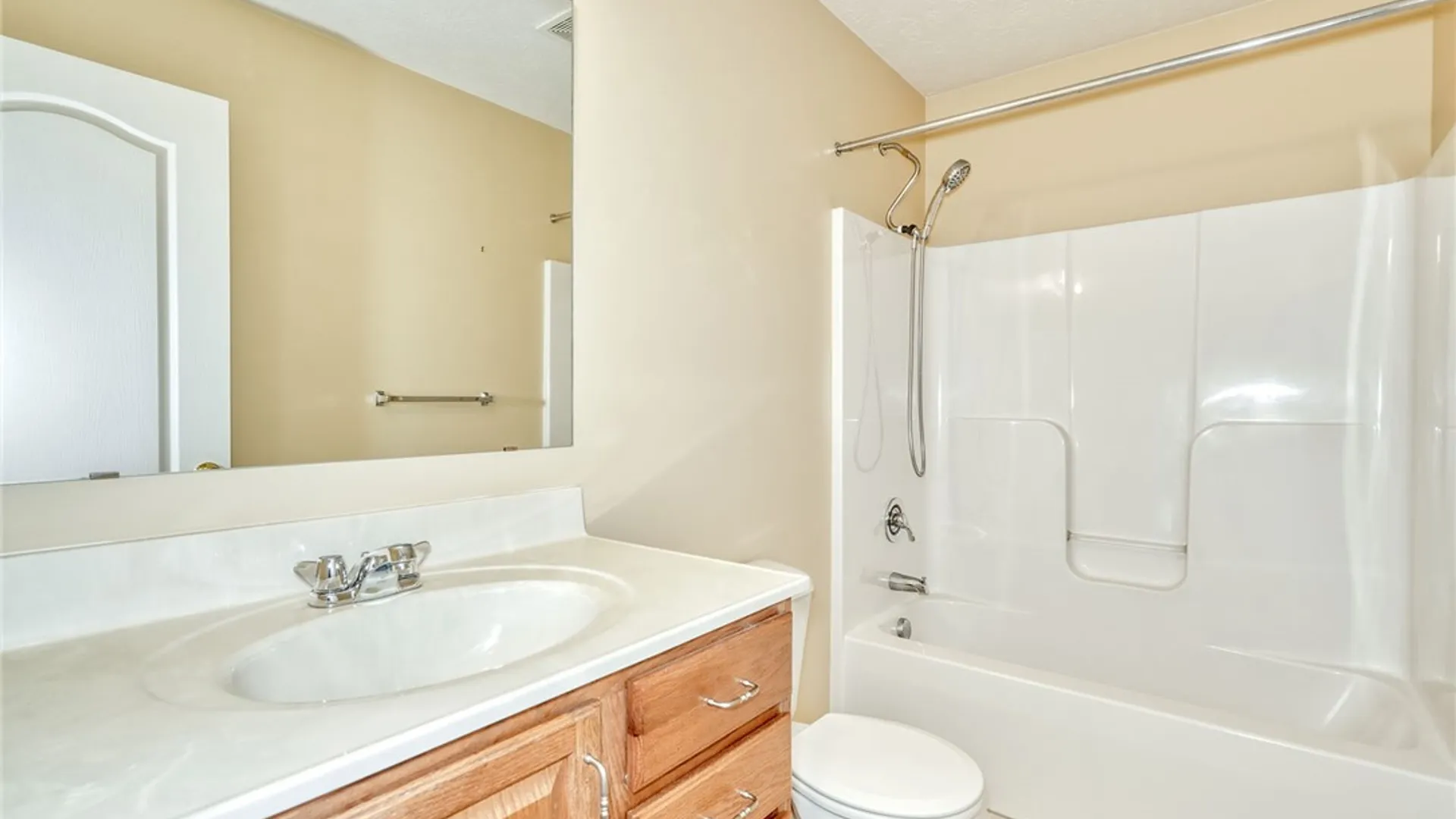 Property at 82 Harrogate Crossing, Henrietta, NY 14586 31
