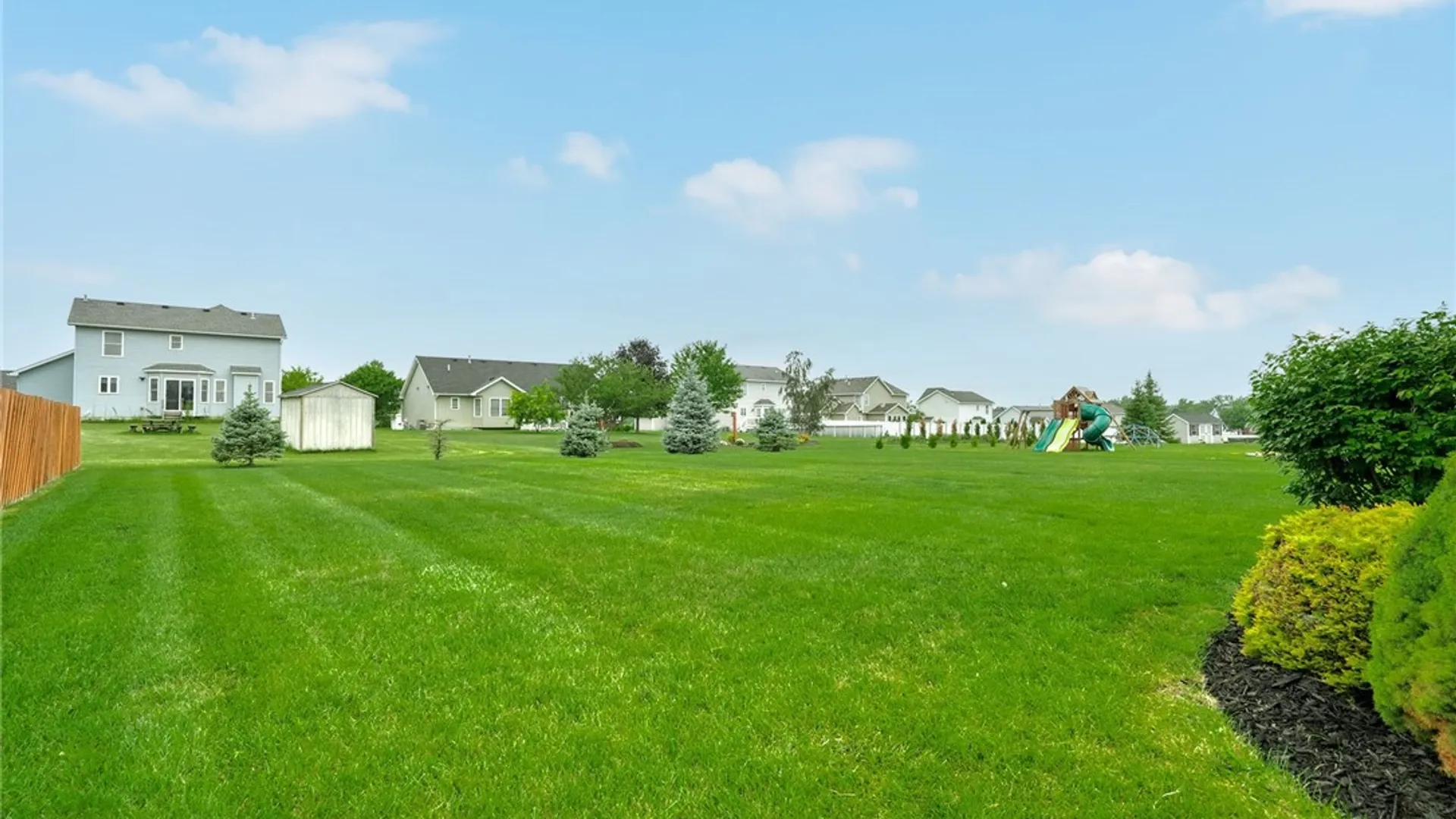 Property at 82 Harrogate Crossing, Henrietta, NY 14586 37
