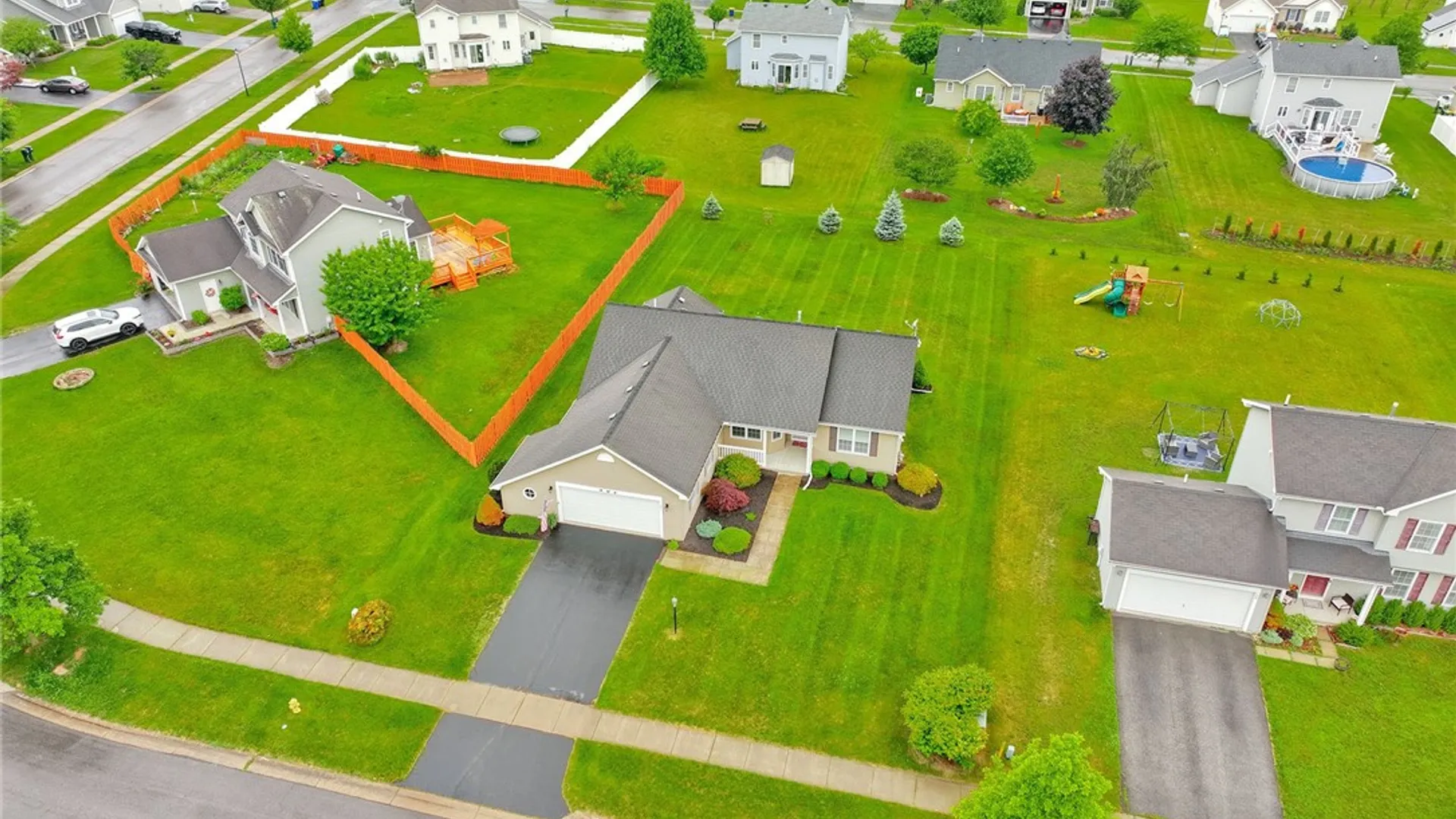 Property at 82 Harrogate Crossing, Henrietta, NY 14586 38